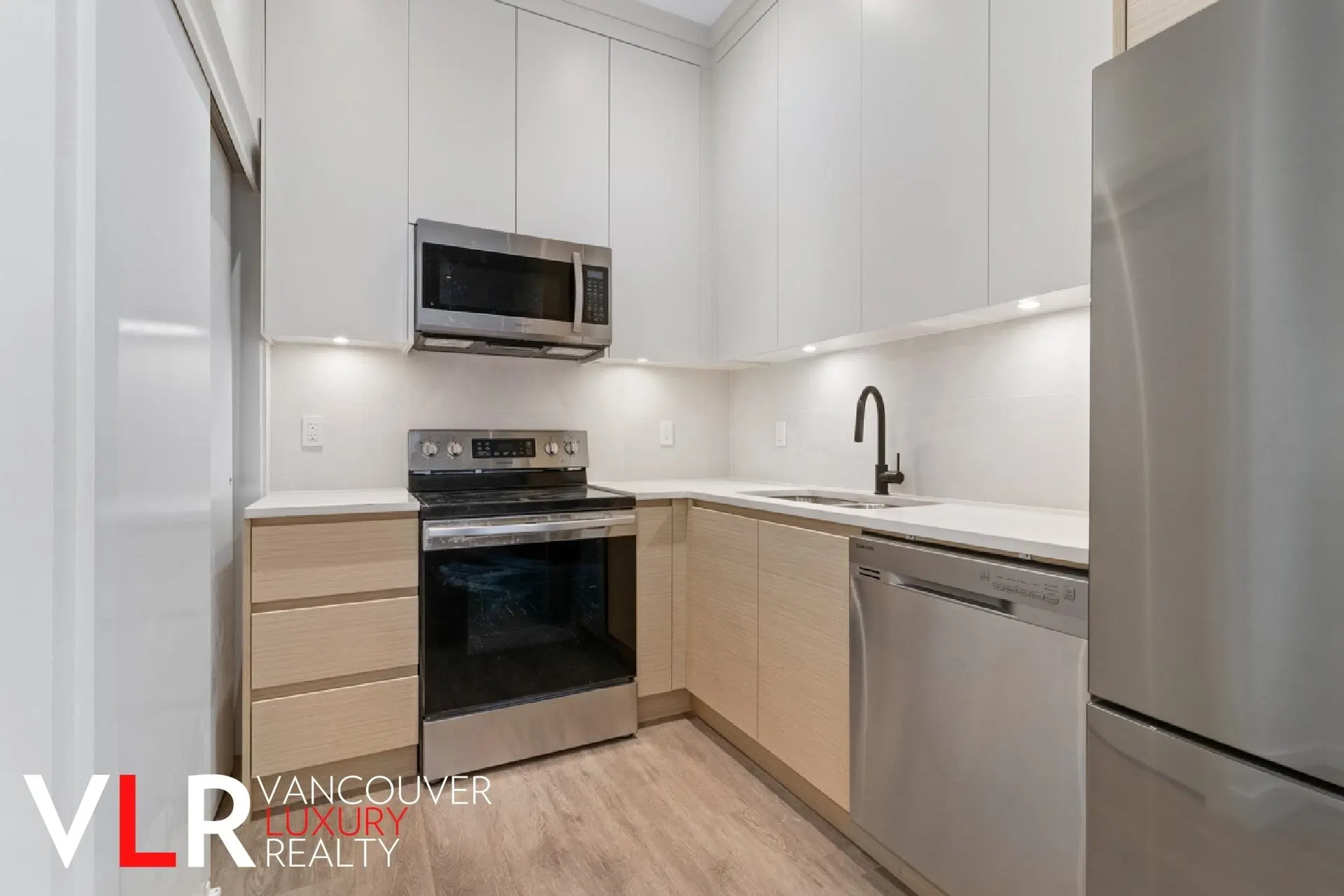 Photo 4 of 19 at 150 E 18th Avenue