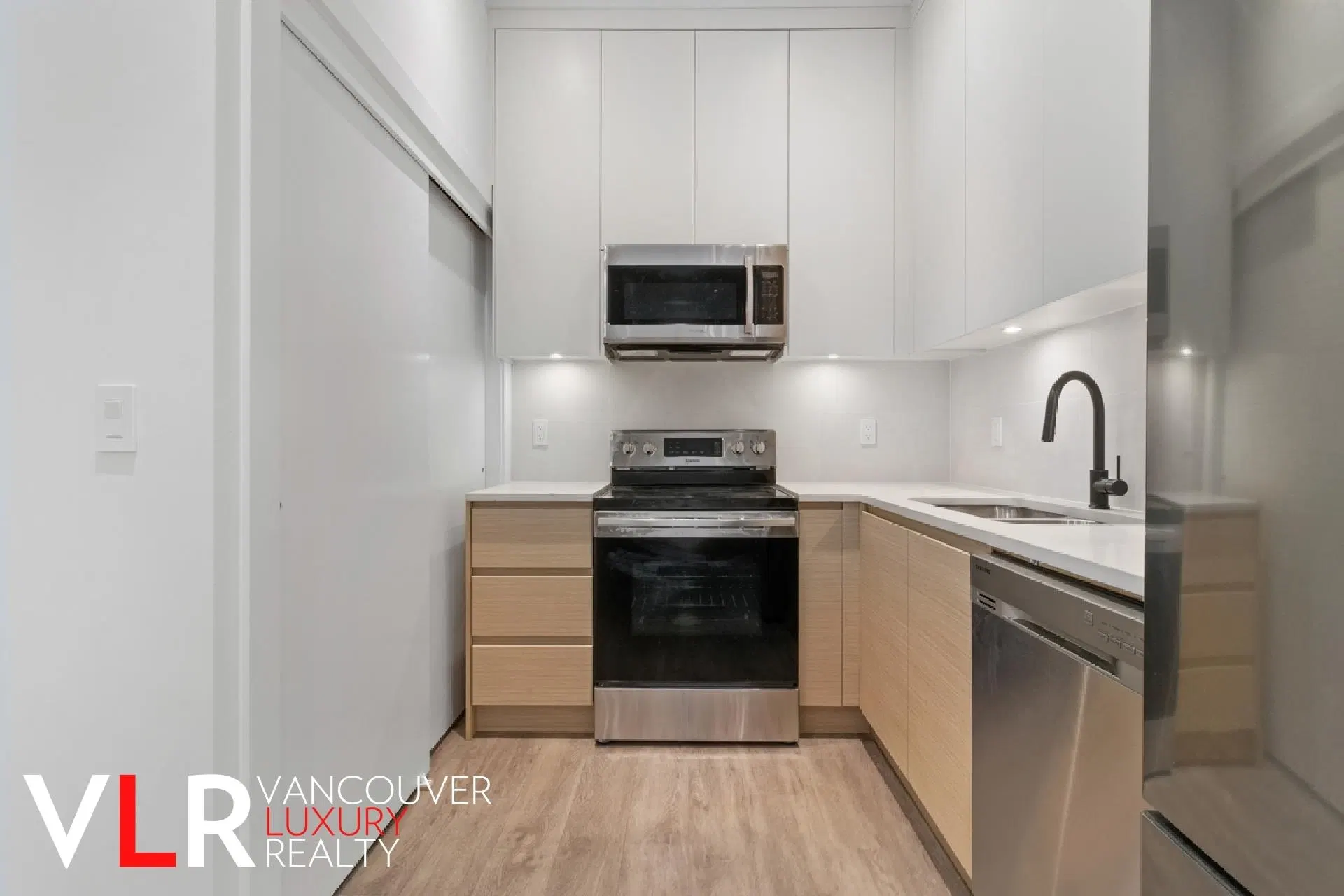 Photo 5 of 19 at 150 E 18th Avenue