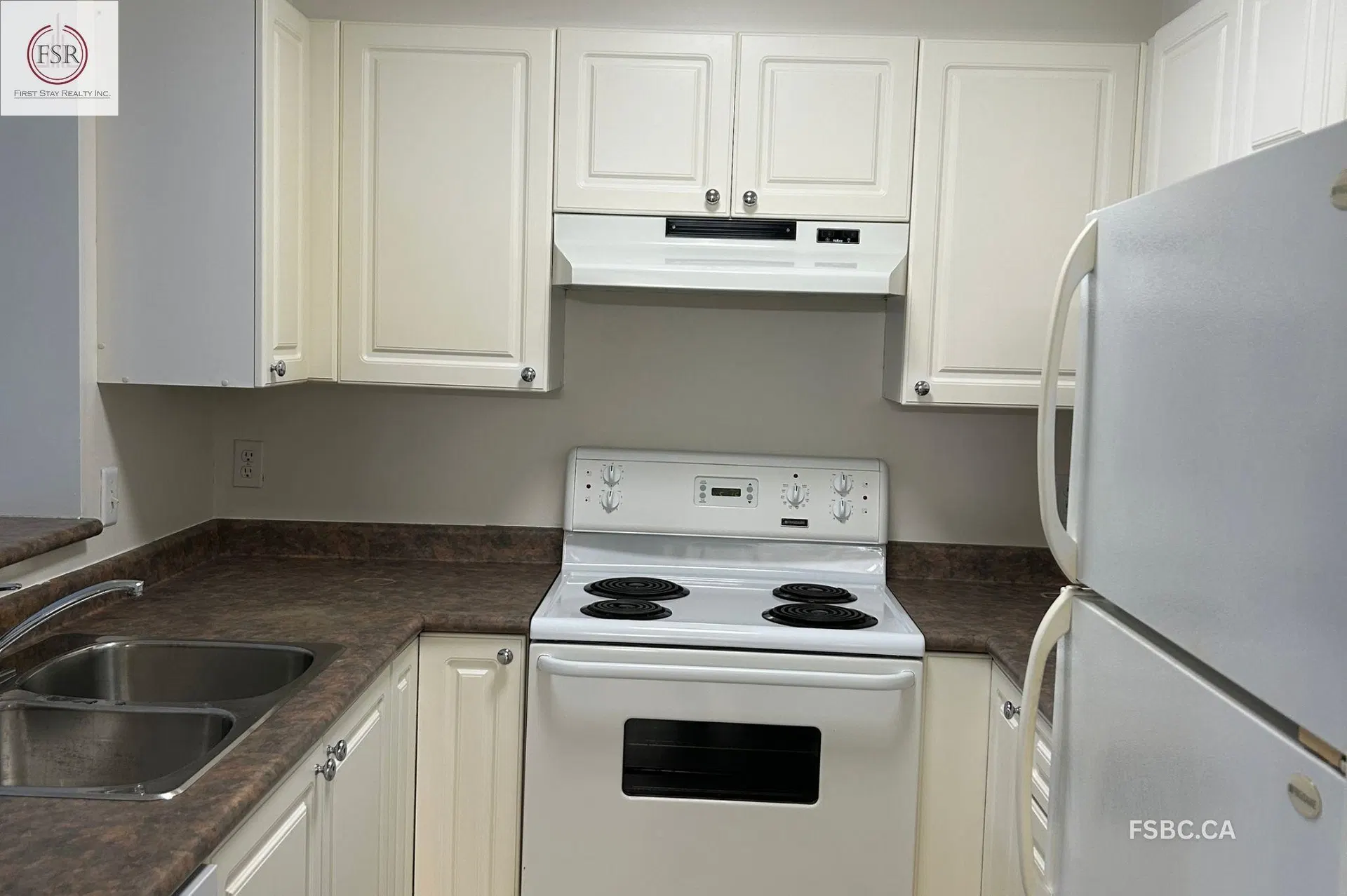 Photo 3 of 27 at 9979 140 St