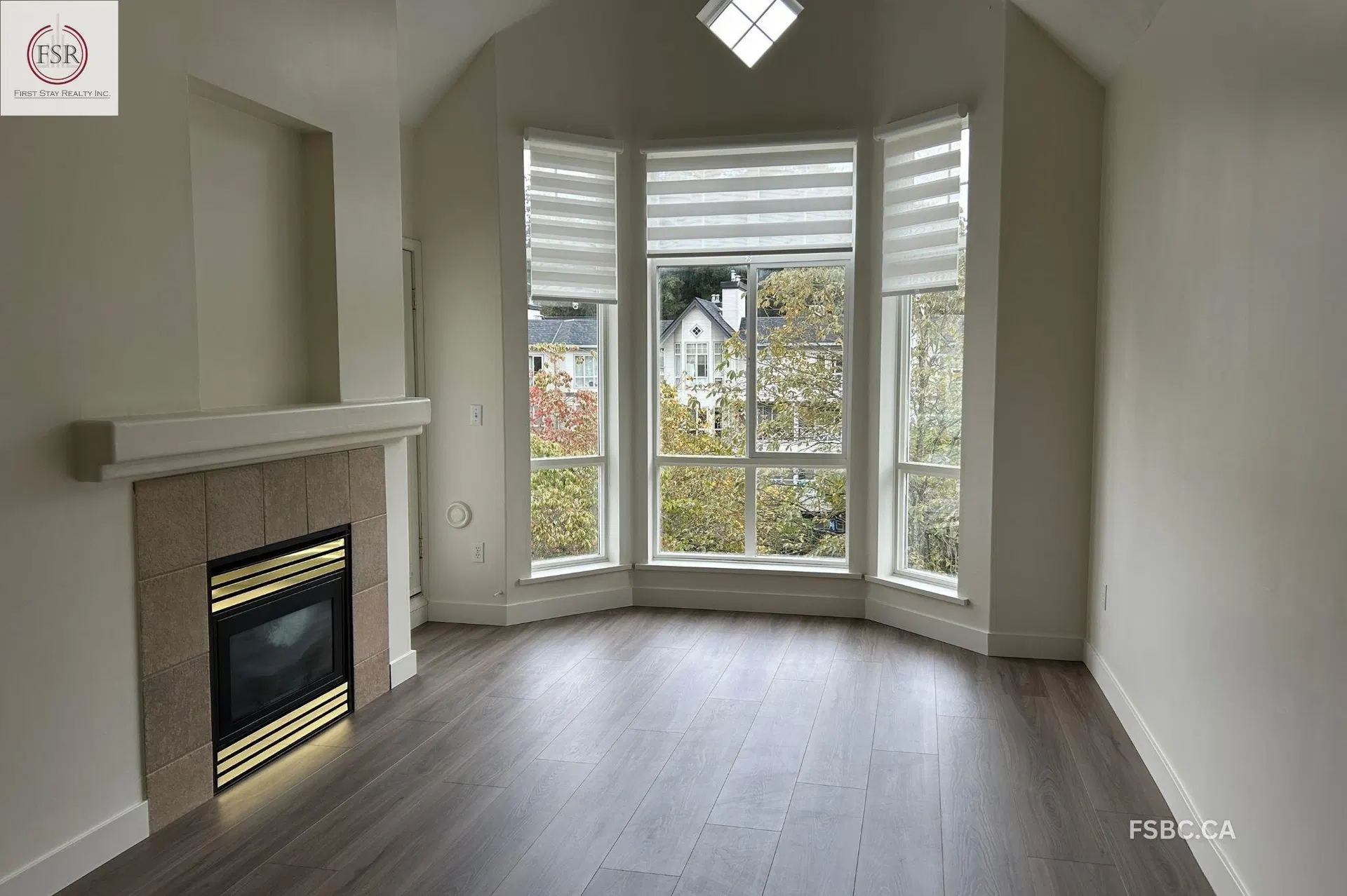 Photo 5 of 27 at 9979 140 St