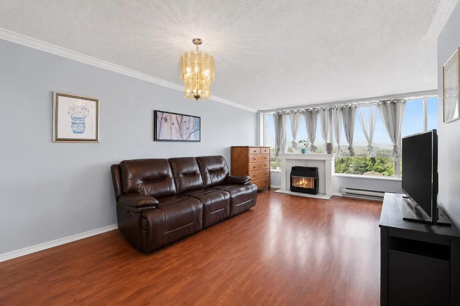 Photo 4 of 27 at #1701 – 14881 103a Avenue