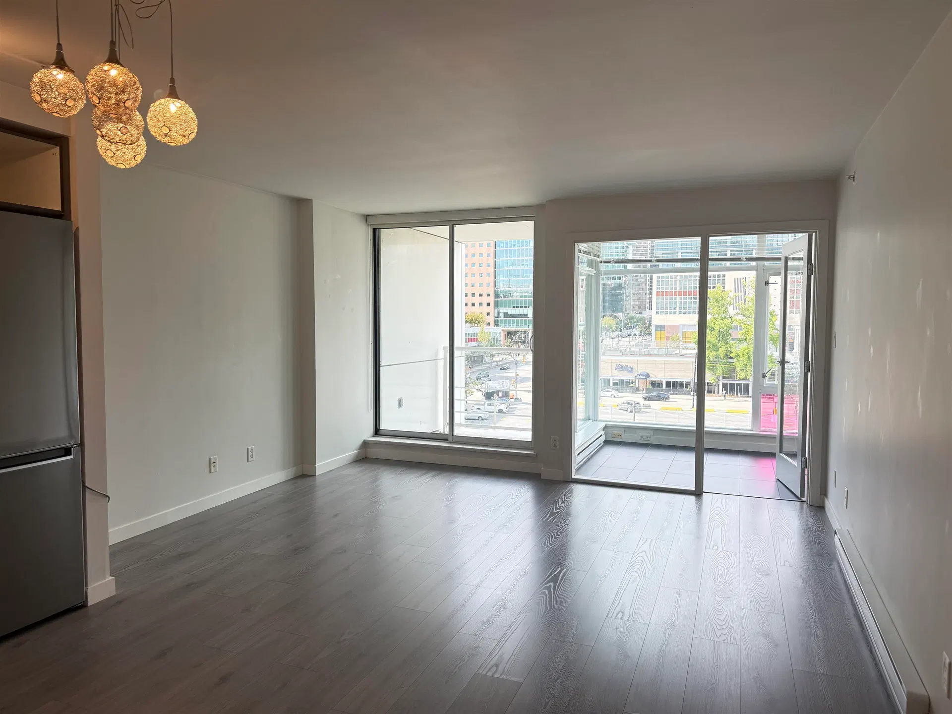 Photo 2 of 28 at #810 – 161 W Georgia Street