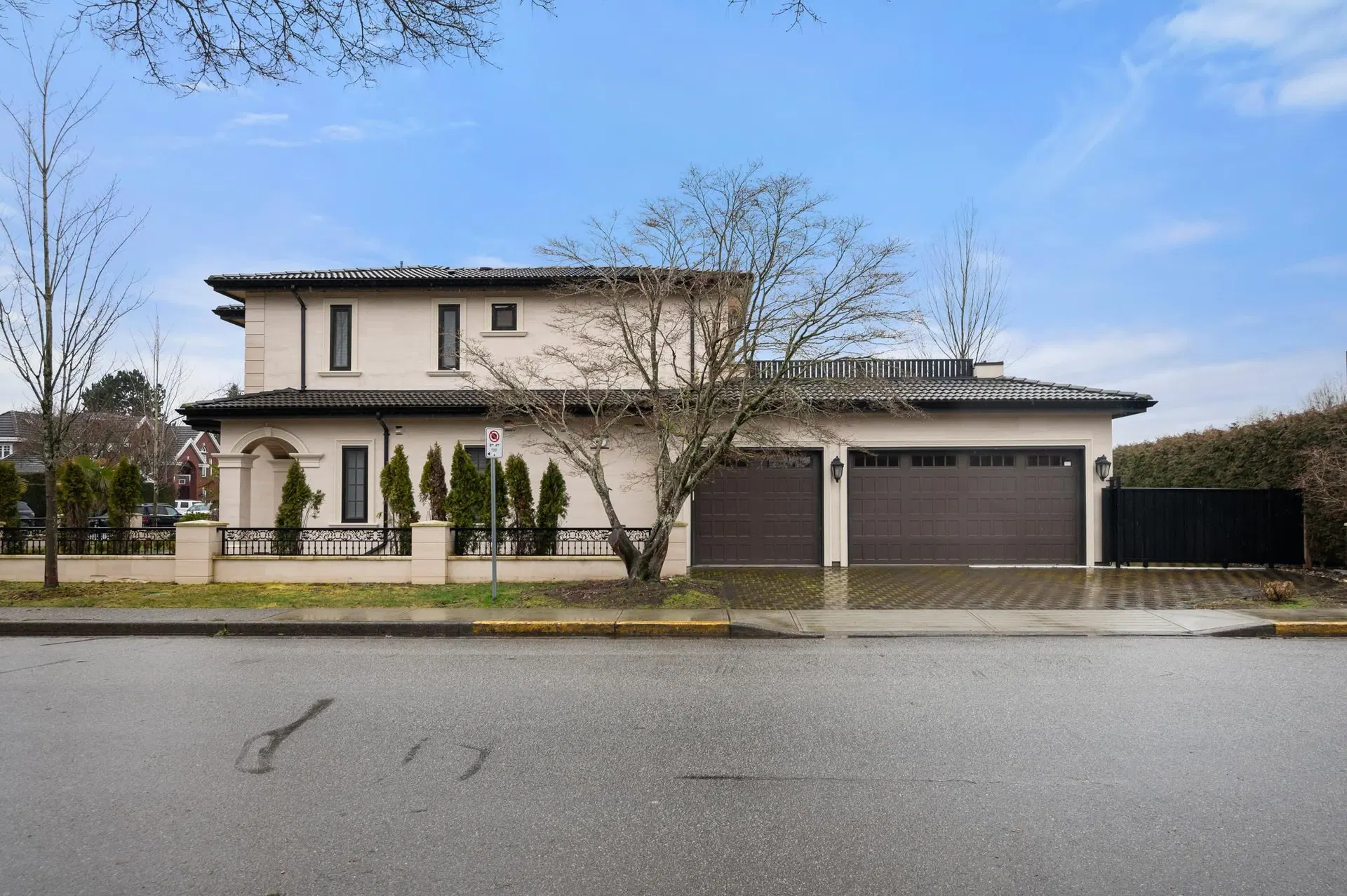 Photo 2 of 34 at 7691 Tweedsmuir Avenue