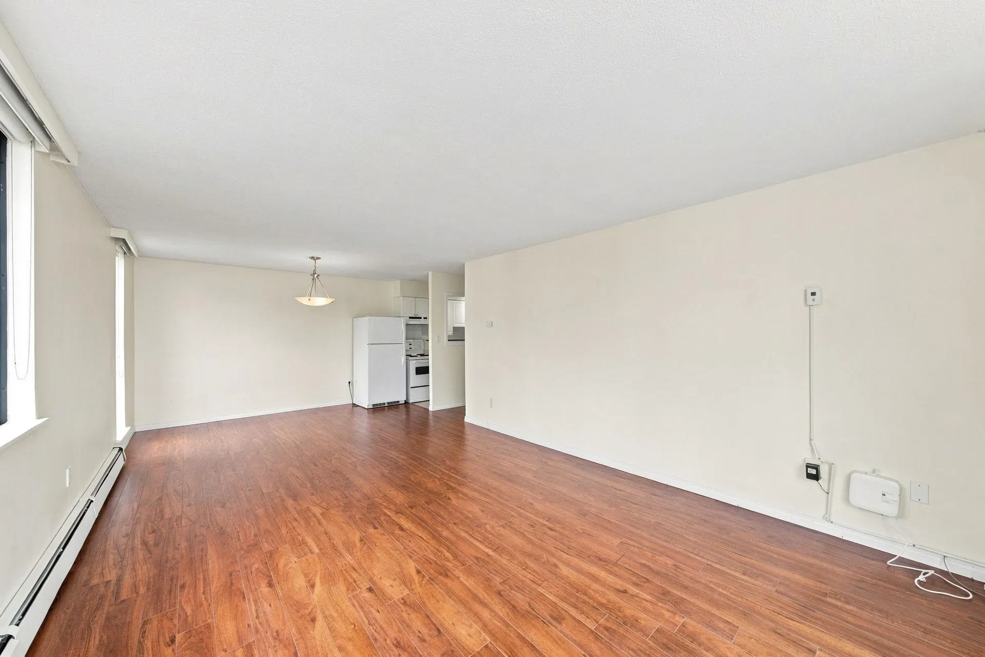 Photo 3 of 23 at #802 – 2150 Bellevue Avenue