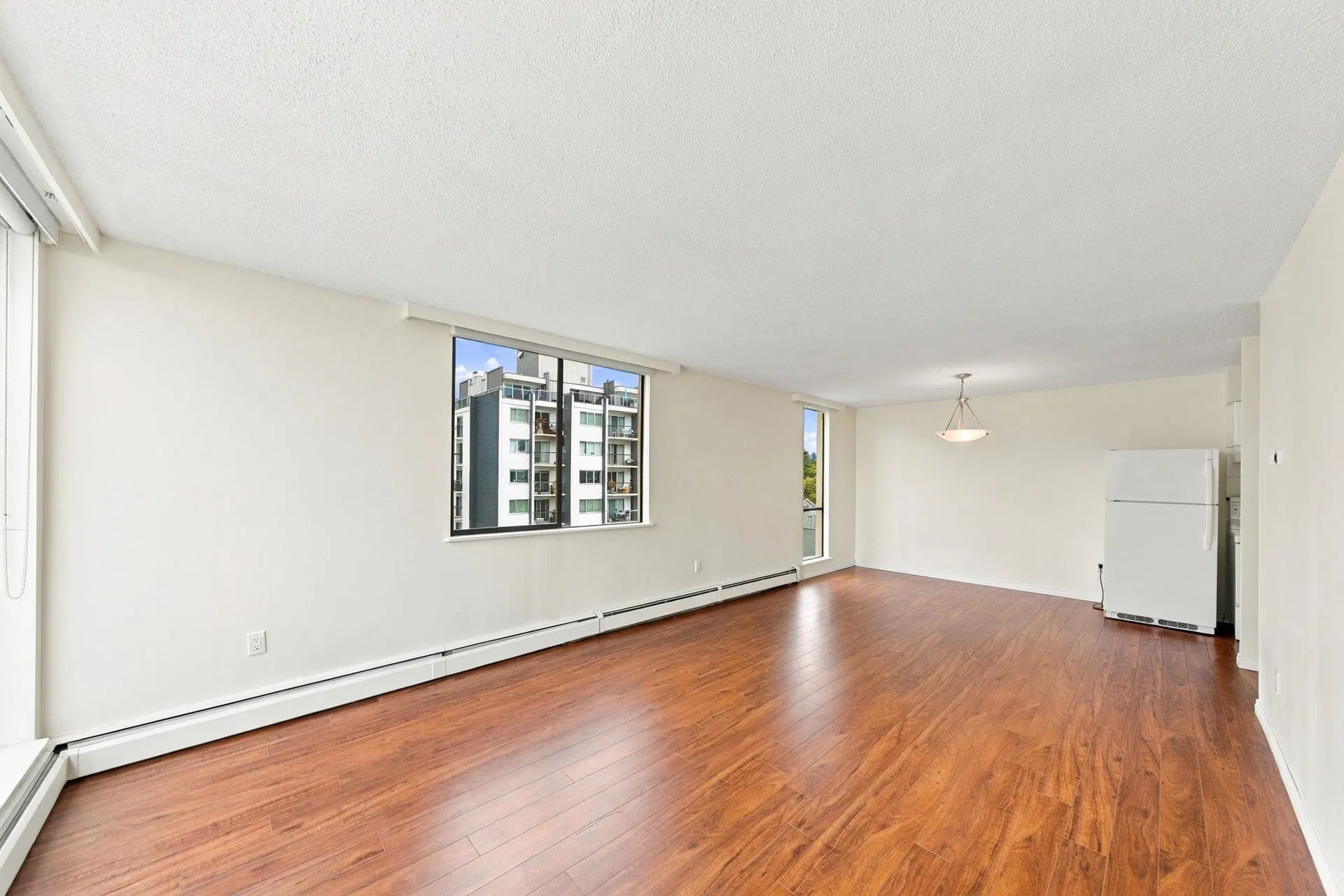 Photo 4 of 23 at #802 – 2150 Bellevue Avenue