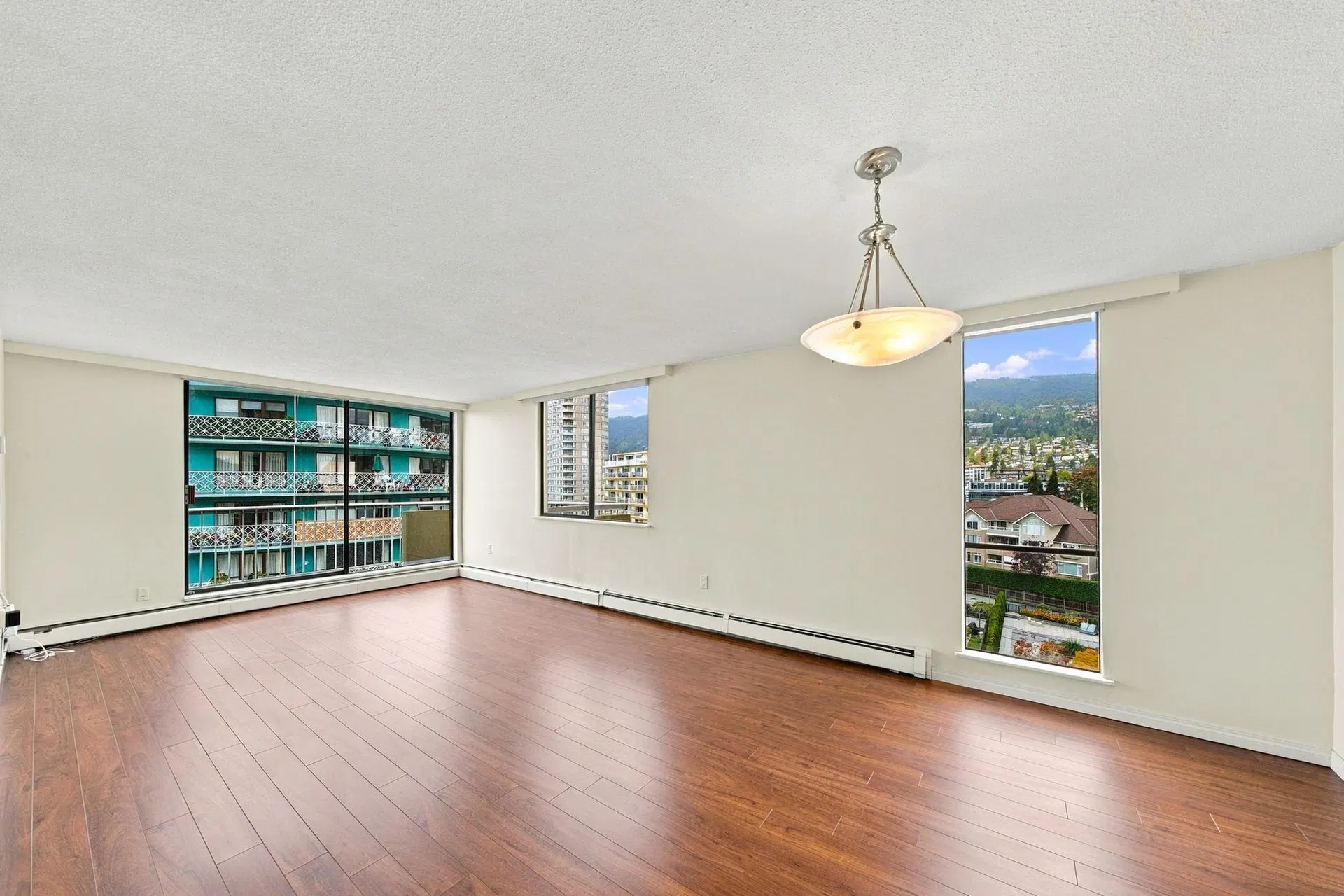 Photo 5 of 23 at #802 – 2150 Bellevue Avenue
