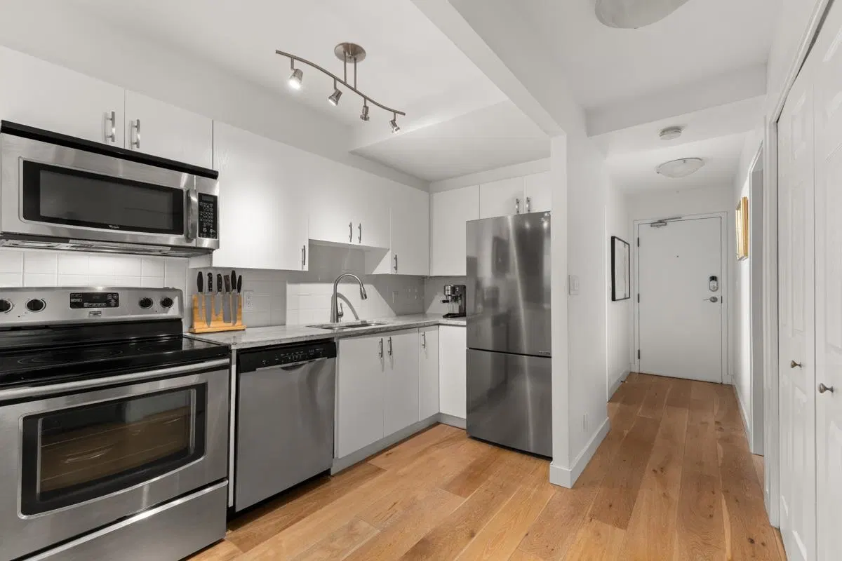 Photo 3 of 25 at #401 – 1819 Pendrell Street