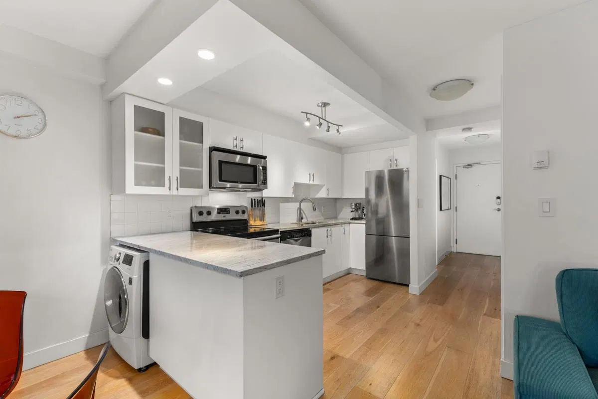 Photo 4 of 25 at #401 – 1819 Pendrell Street