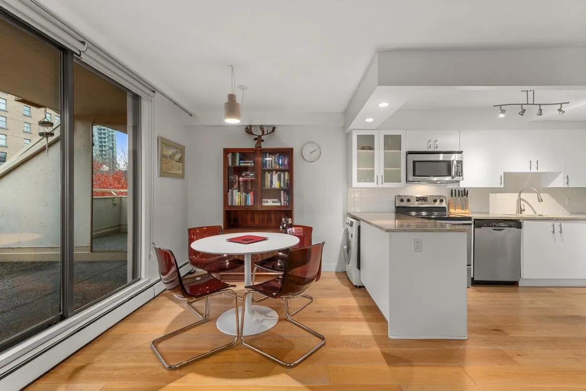 Photo 5 of 25 at #401 – 1819 Pendrell Street