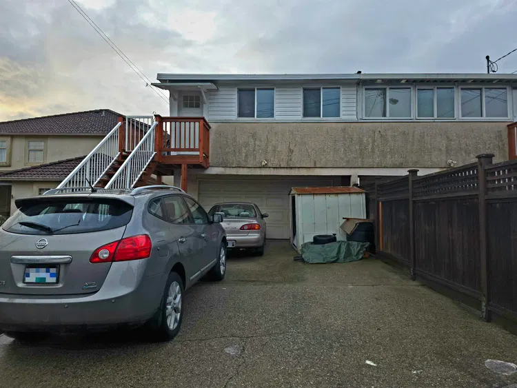 Photo 3 of 33 at 7138 Fraser Street