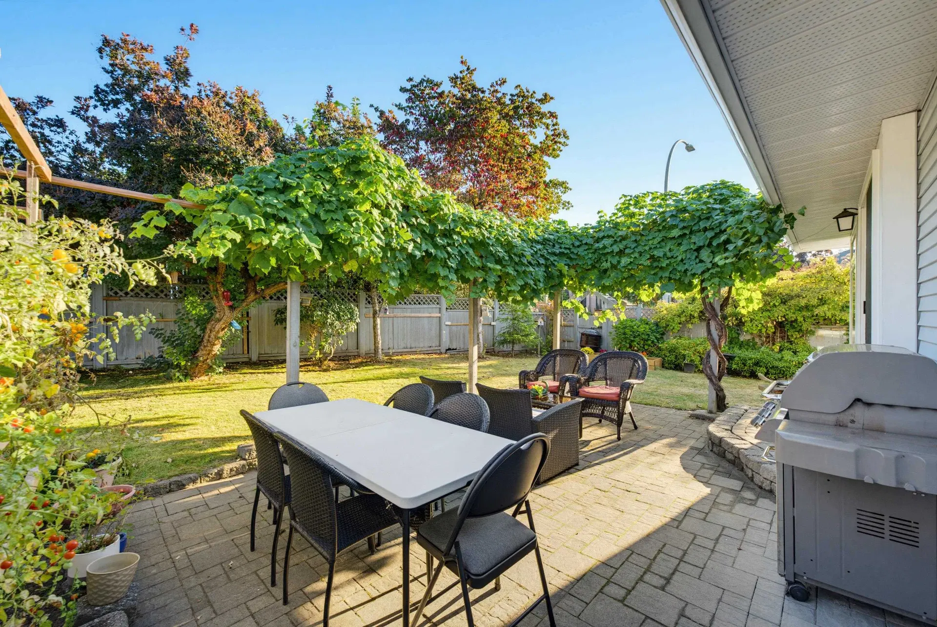Photo 4 of 40 at 21556 86a Crescent