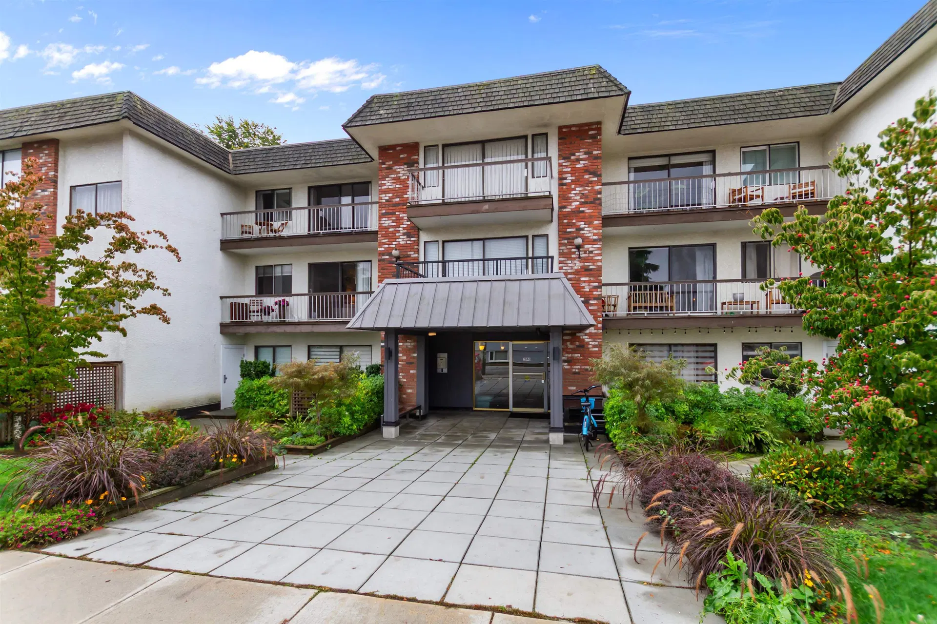 #308 – 2040 Cornwall Avenue