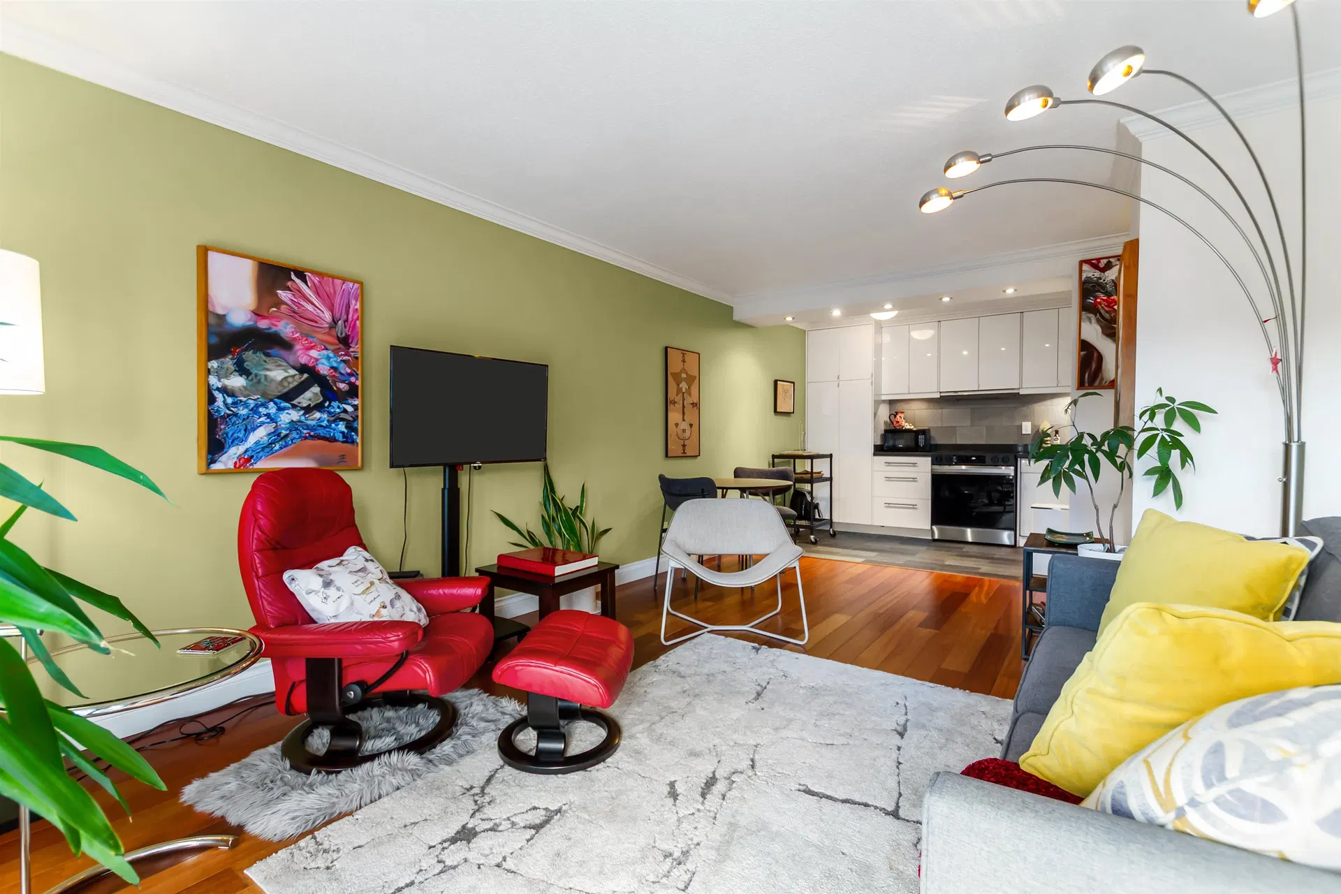 Photo 4 of 21 at #308 – 2040 Cornwall Avenue
