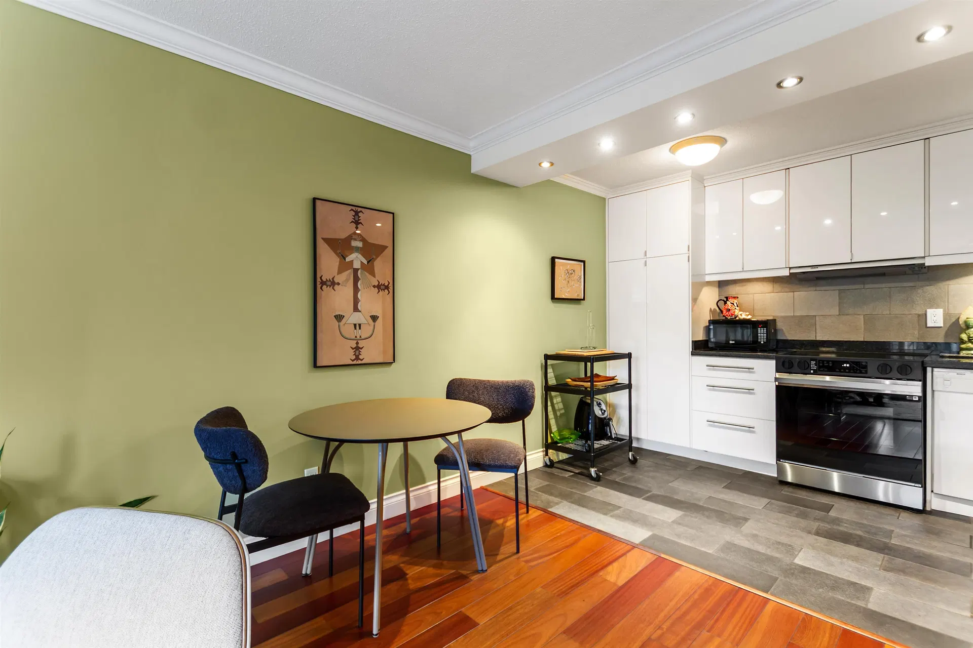 Photo 5 of 21 at #308 – 2040 Cornwall Avenue