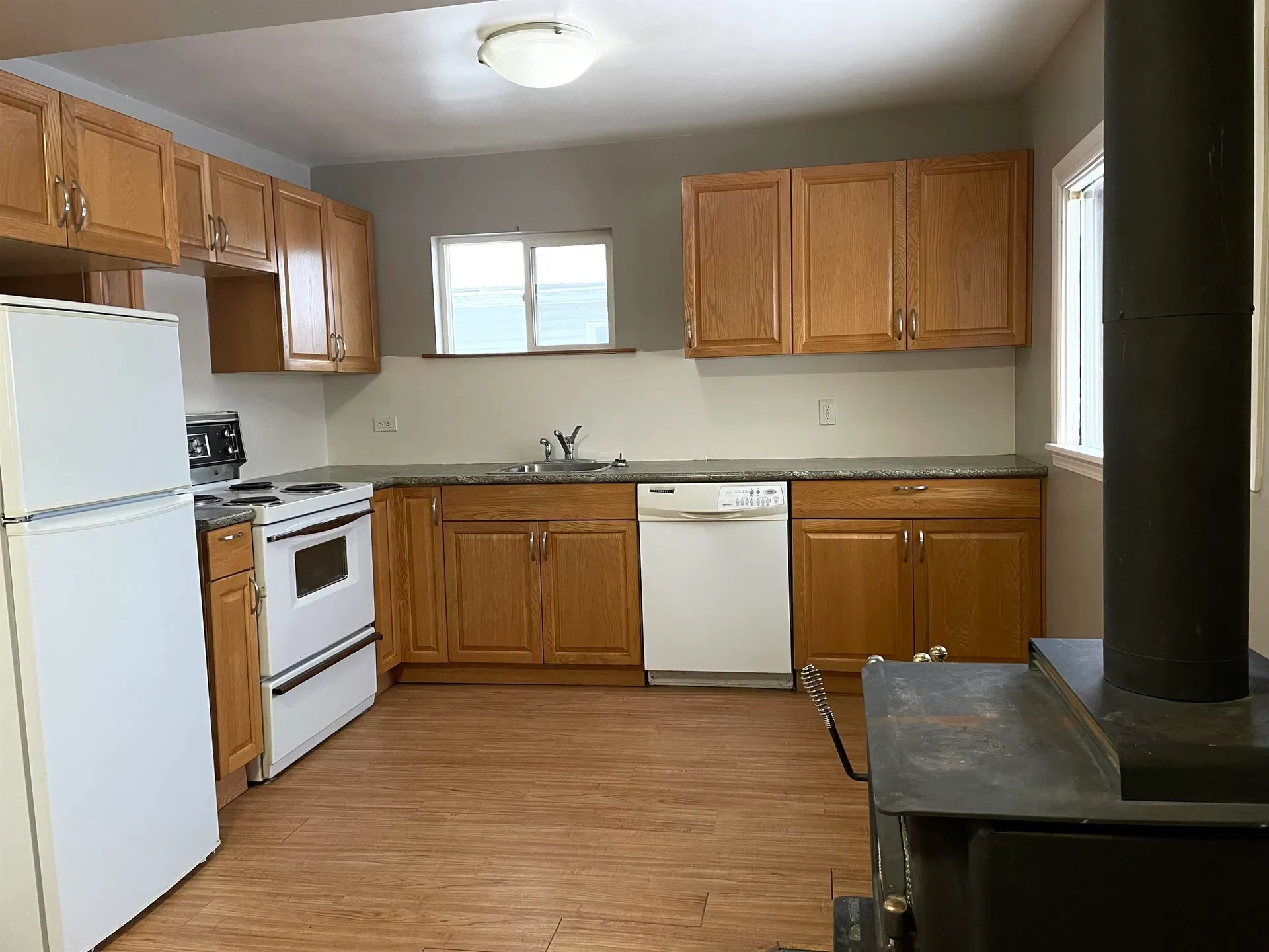 Photo 4 of 17 at 626 Hudson Bay Street
