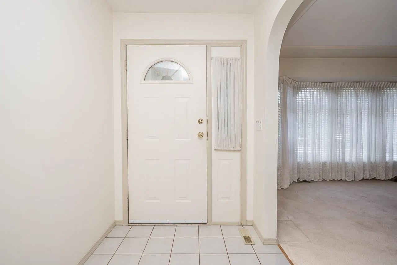 Photo 3 of 40 at 6128 185b Street