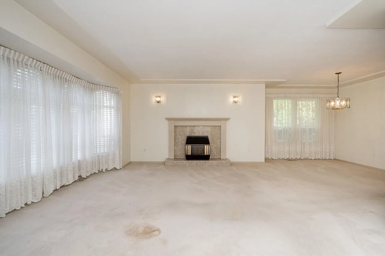Photo 5 of 40 at 6128 185b Street