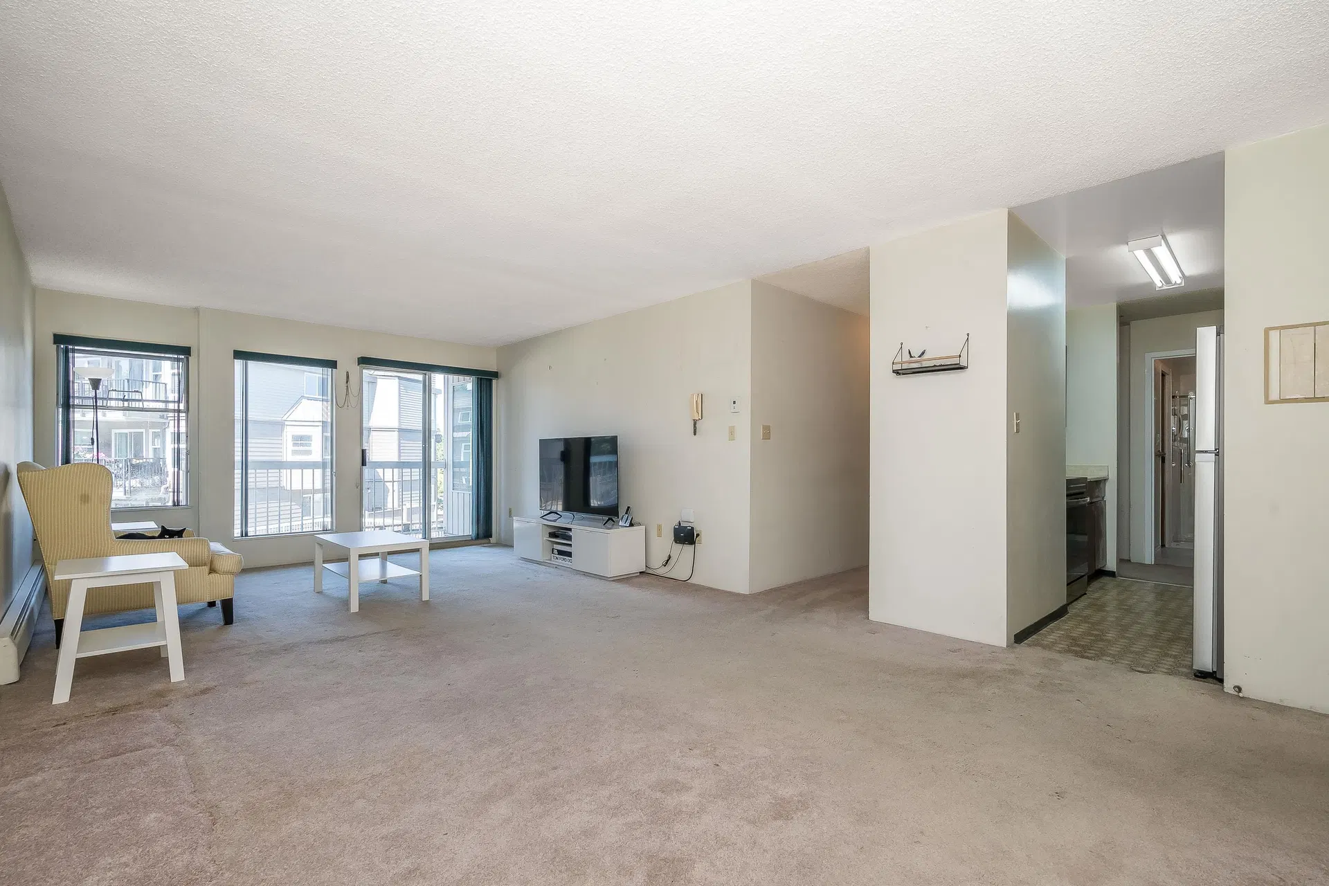 Photo 5 of 27 at #210 – 1860 E Southmere Crescent