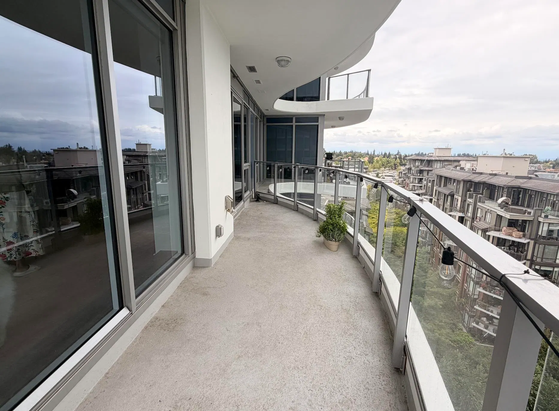 Photo 4 of 8 at #1105 – 1500 Martin Street