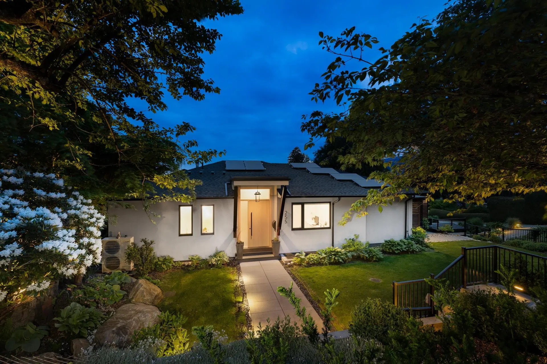 Photo 3 of 40 at 255 Sandringham Crescent