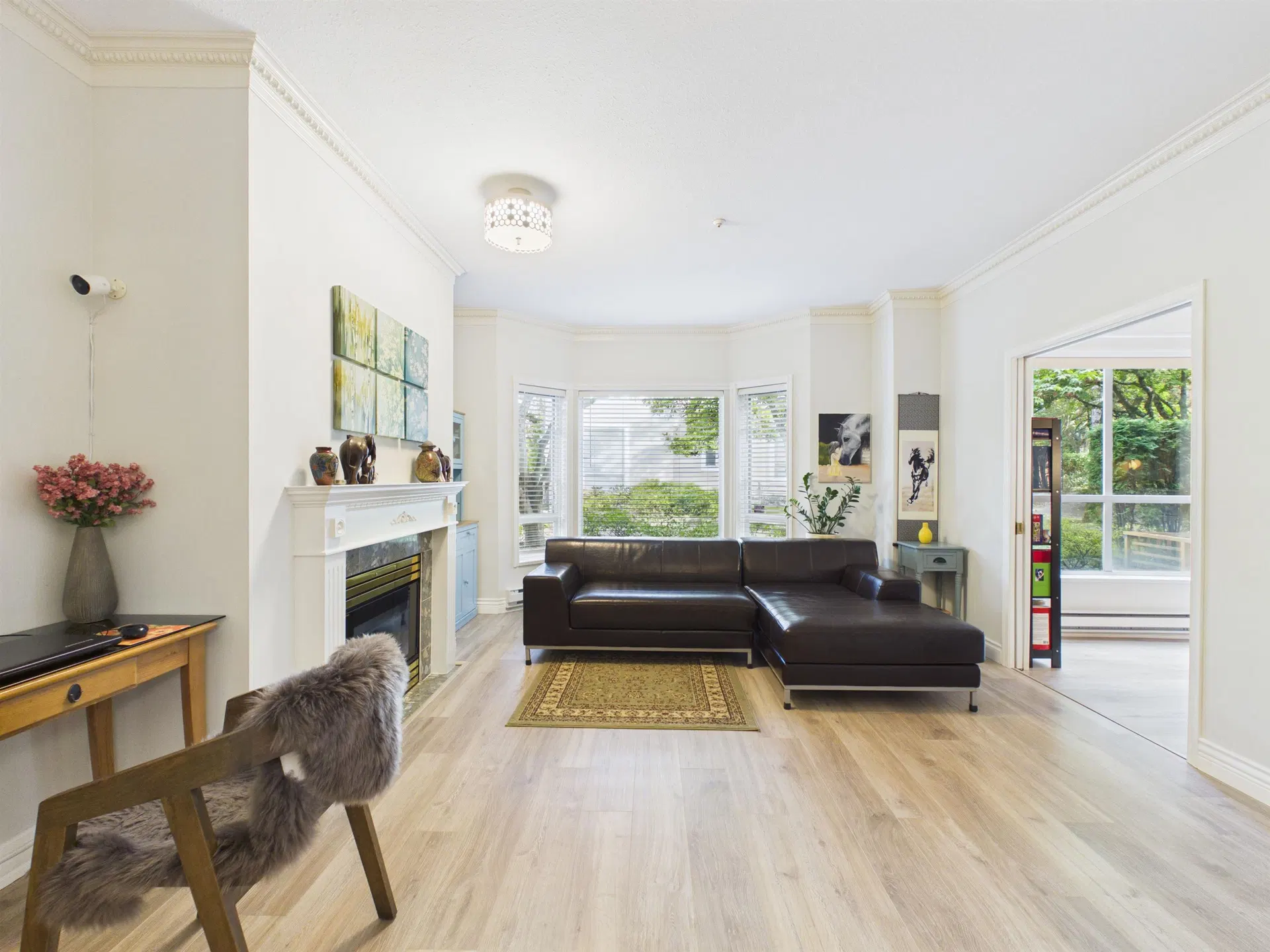 #414 – 5262 Oakmount Crescent