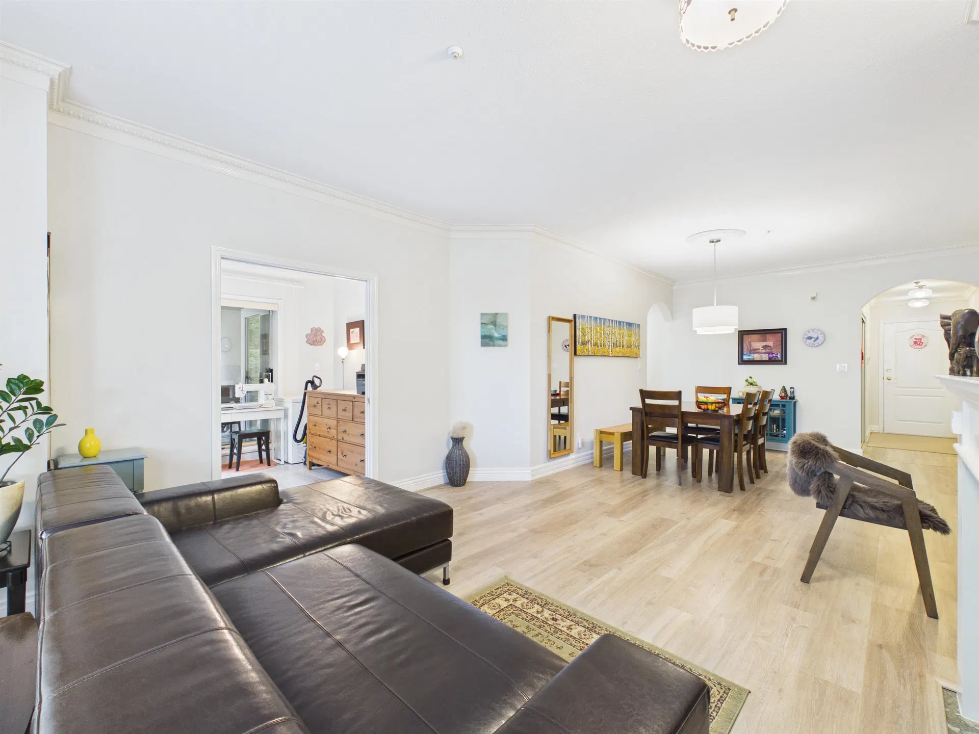 Photo 4 of 40 at #414 – 5262 Oakmount Crescent