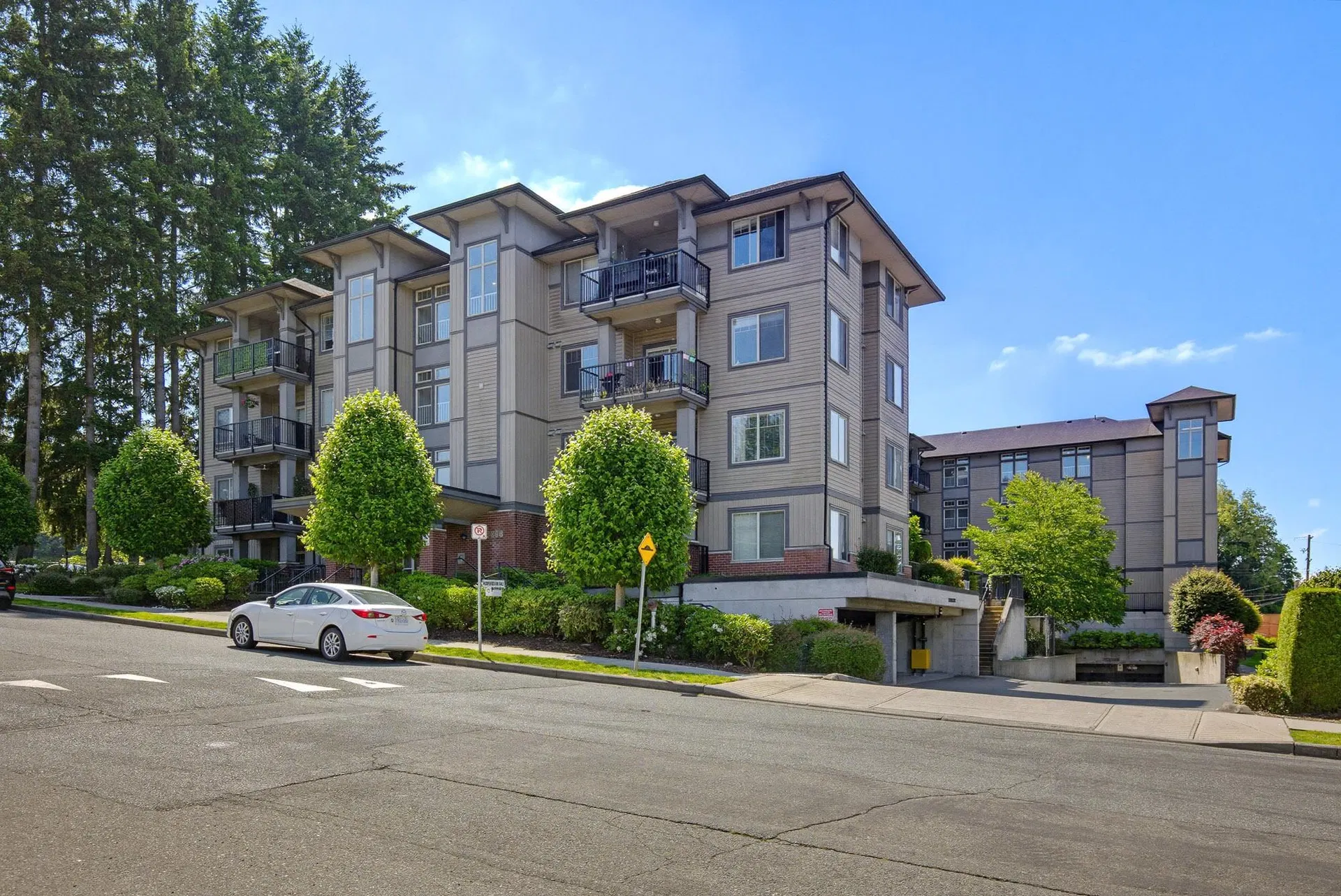 Photo 2 of 31 at #204 – 33898 Pine Street