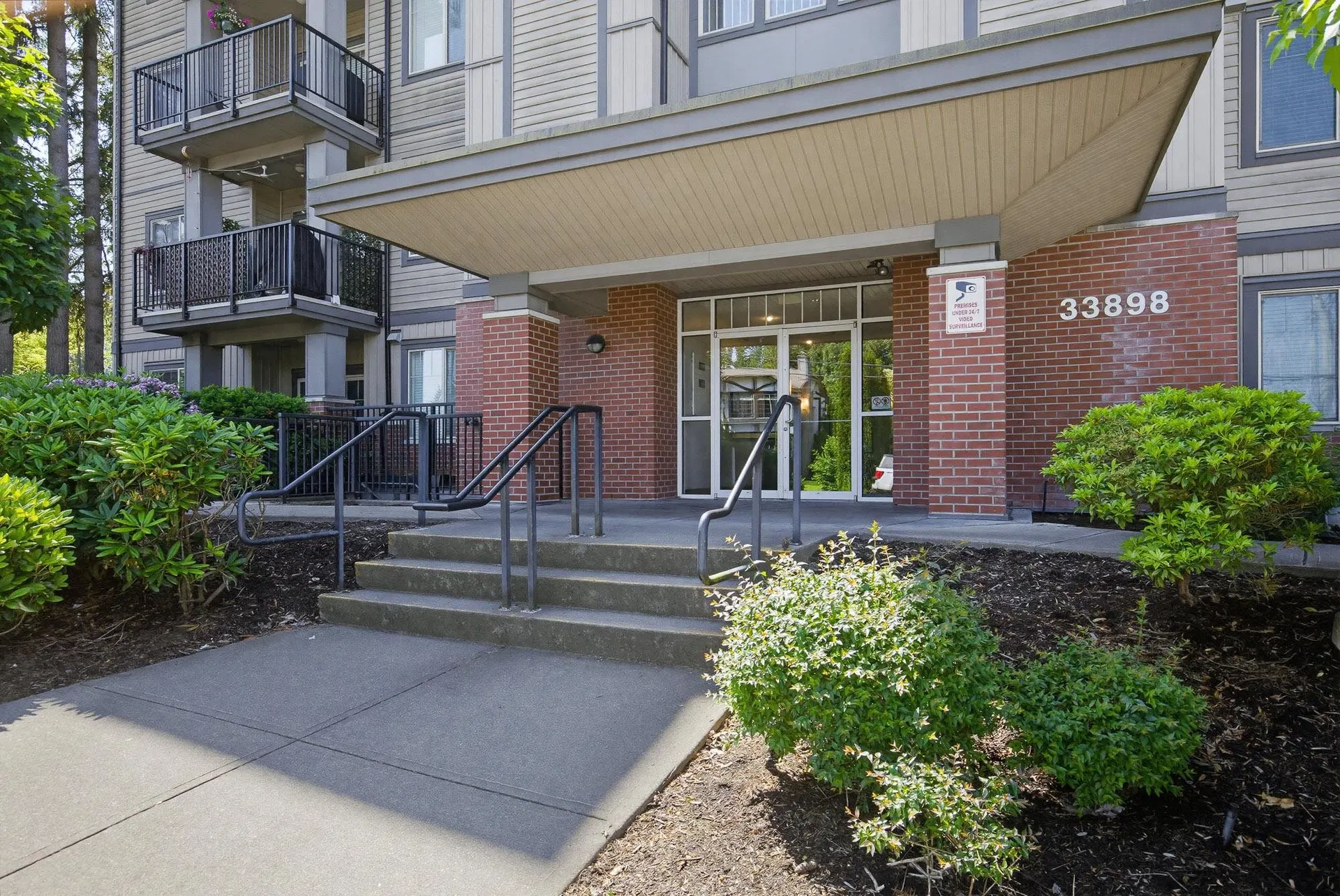 Photo 4 of 31 at #204 – 33898 Pine Street