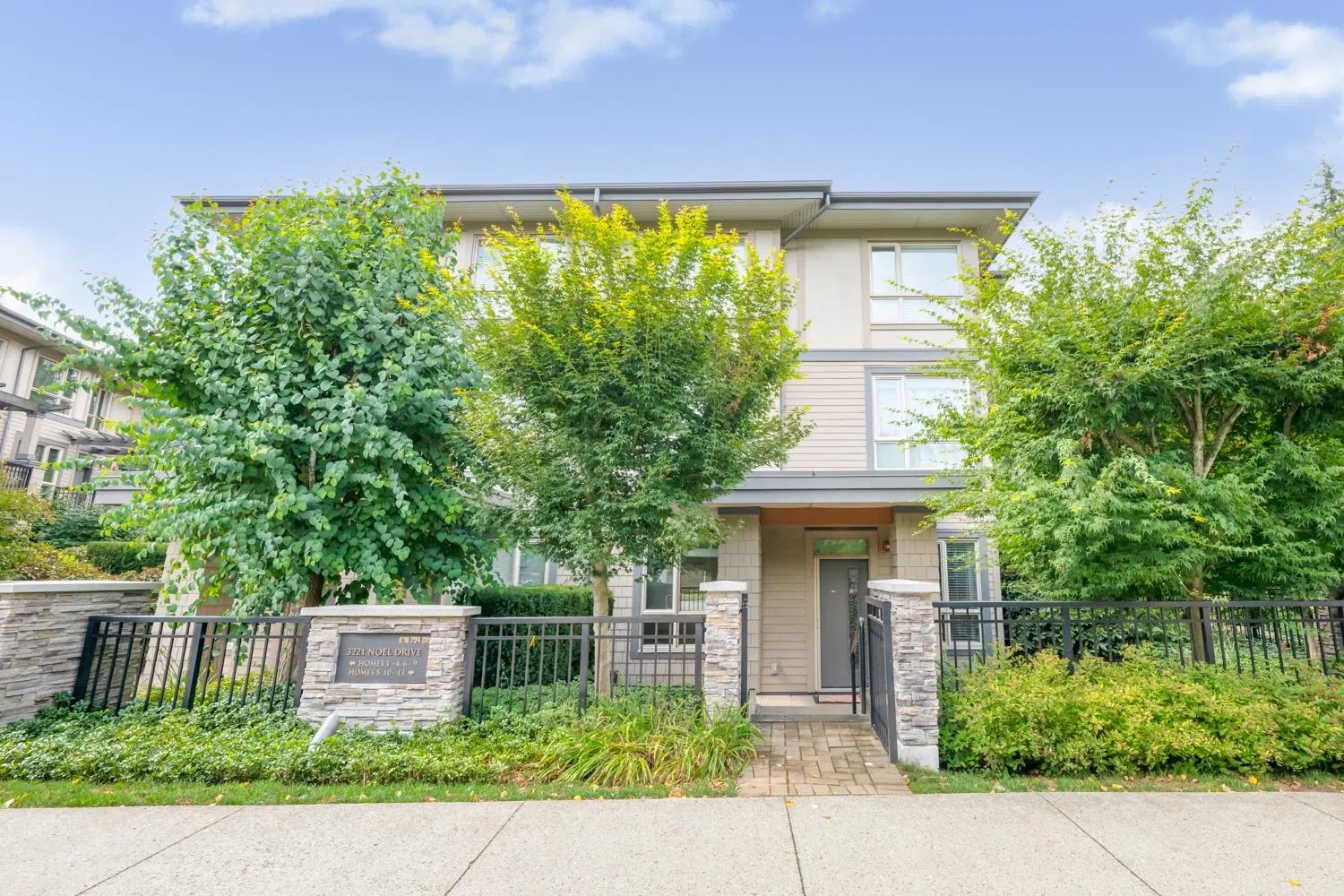 #5 – 3221 Noel Drive