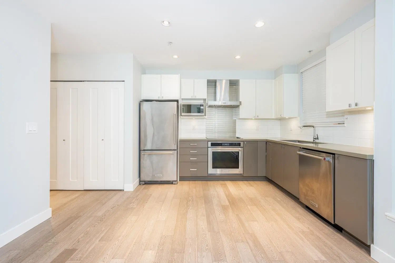Photo 4 of 21 at #5 – 3221 Noel Drive