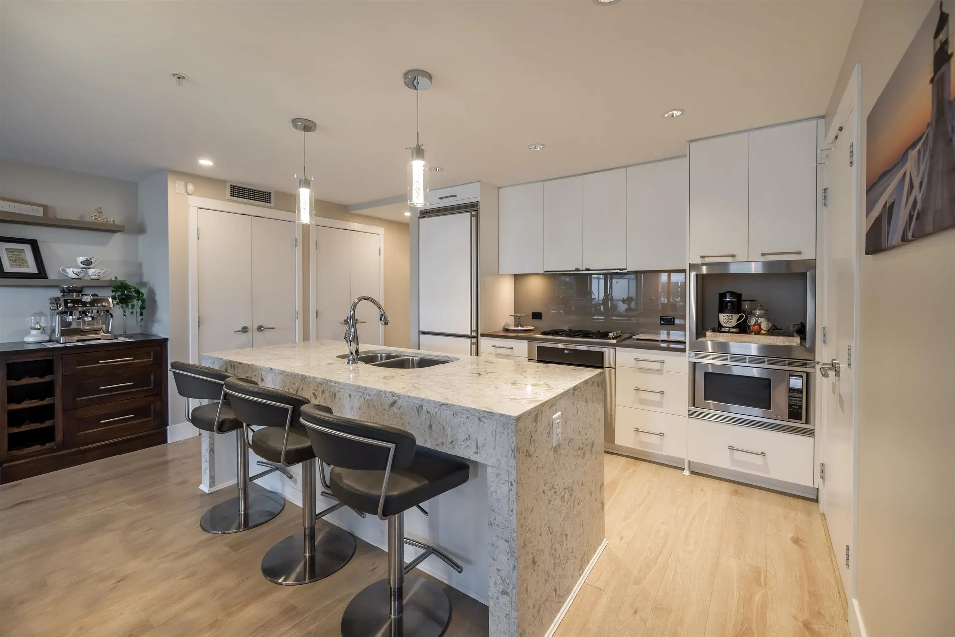 Photo 4 of 40 at #204 – 15152 Russell Avenue