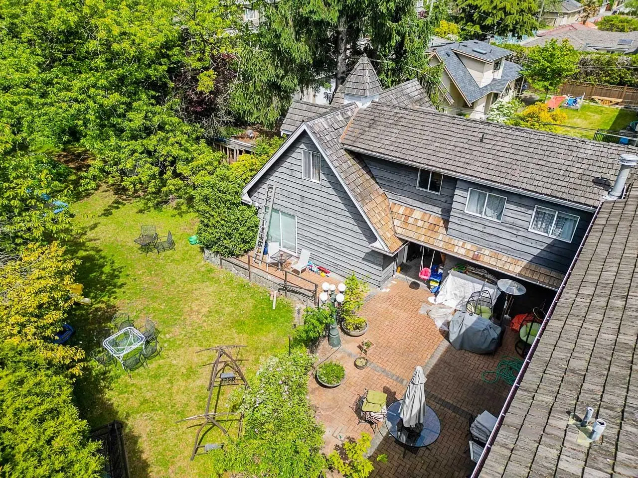 Photo 5 of 26 at 1461 W 49th Avenue
