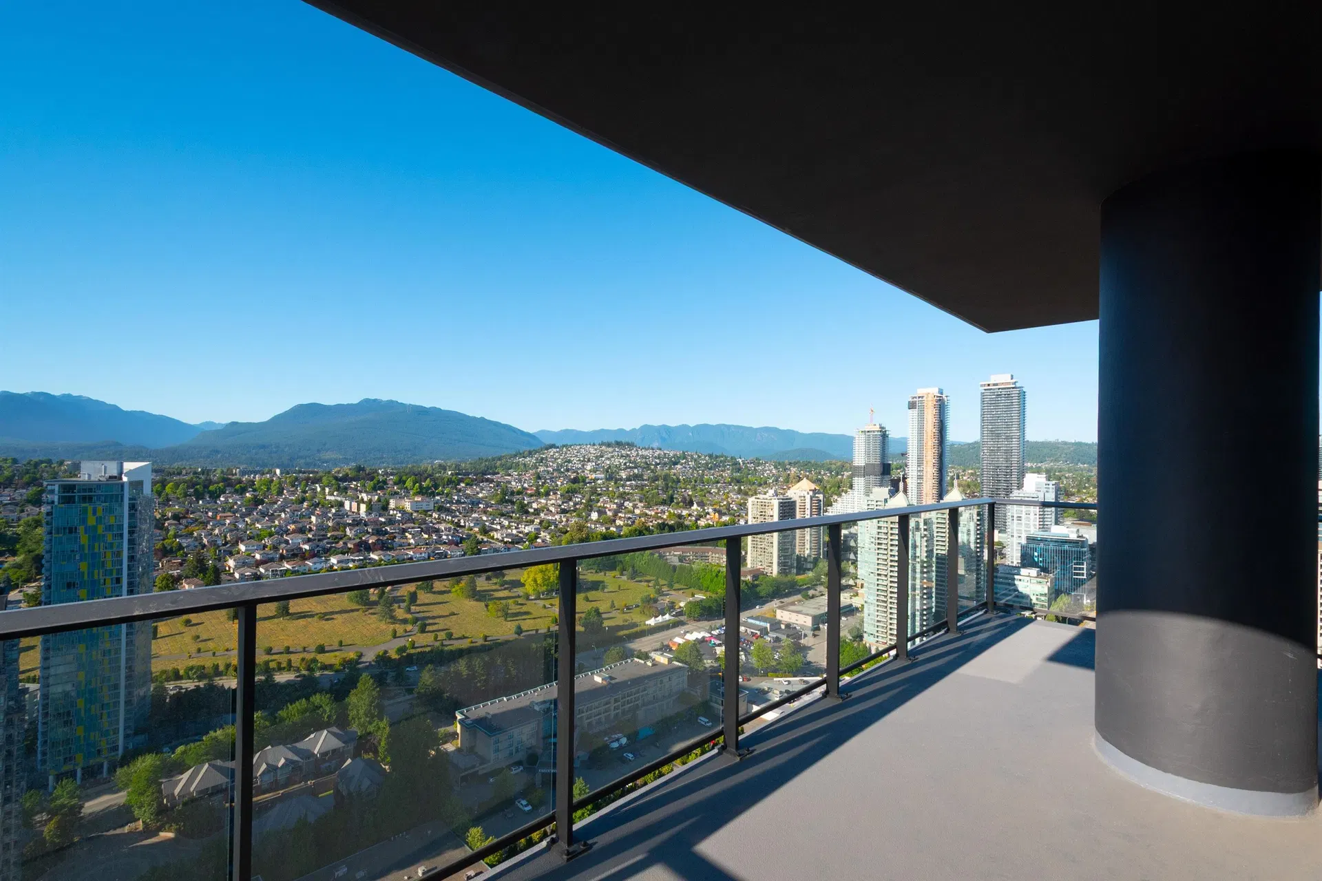 Photo 5 of 29 at #3807 – 4168 Lougheed Highway