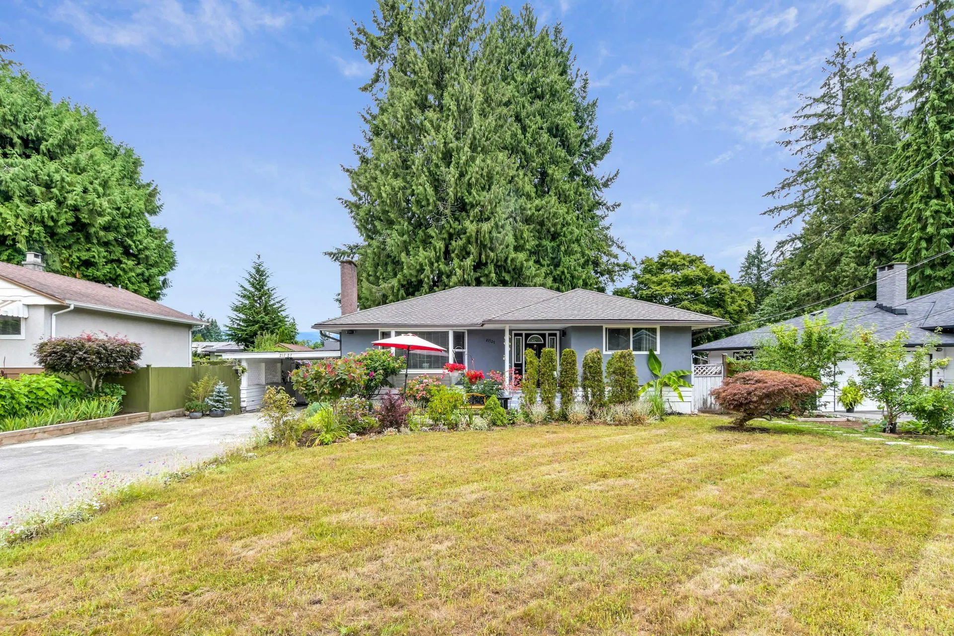 Photo 1 of 34 at 21727 Ridgeway Crescent