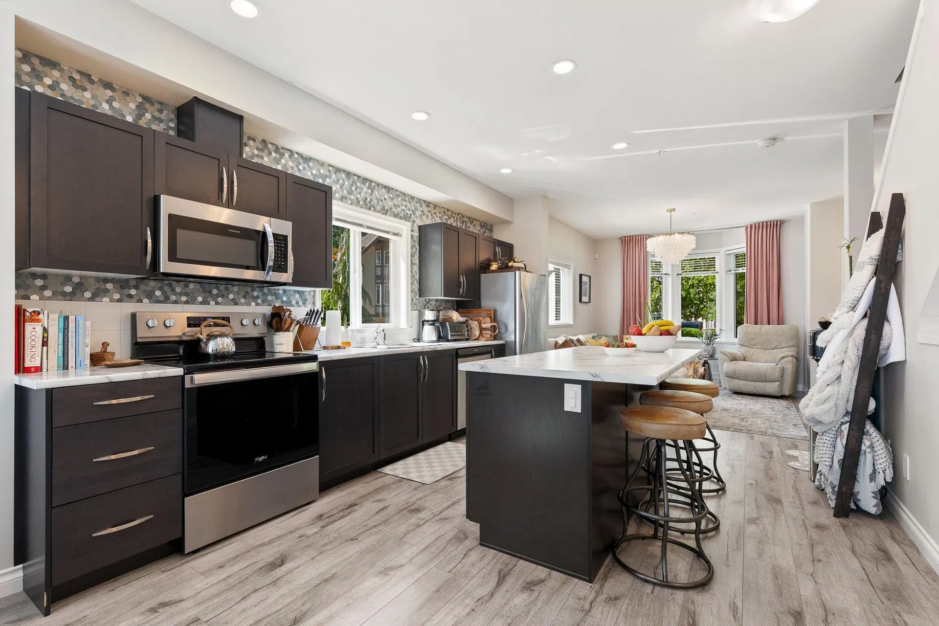 Photo 4 of 34 at #6 – 32501 Fraser Crescent