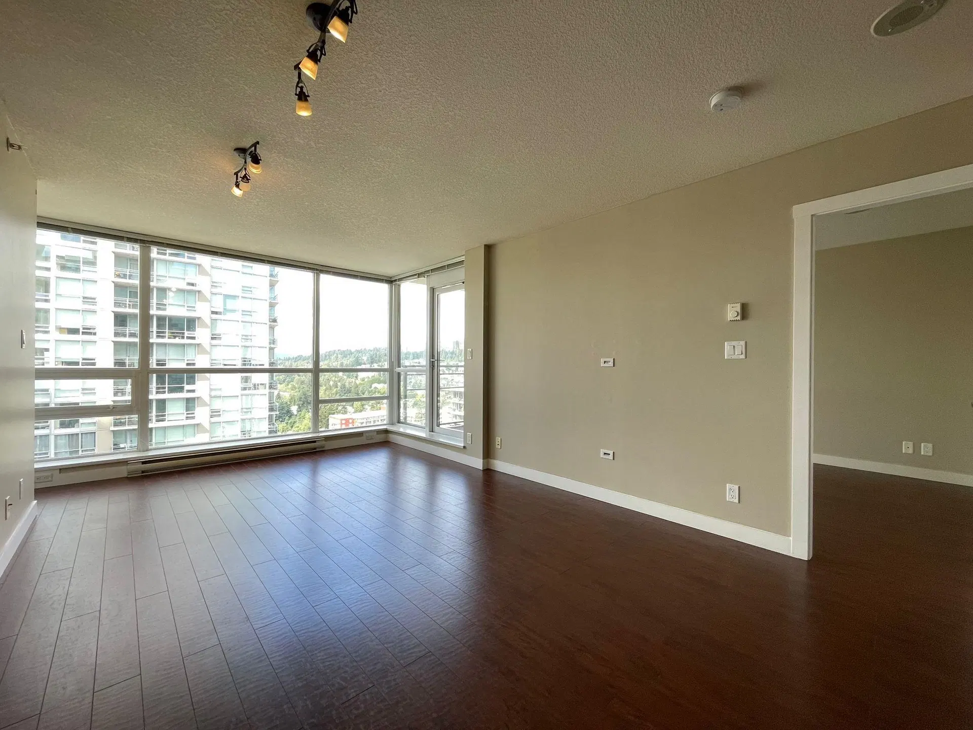 Photo 4 of 20 at #2607 – 2978 Glen Drive