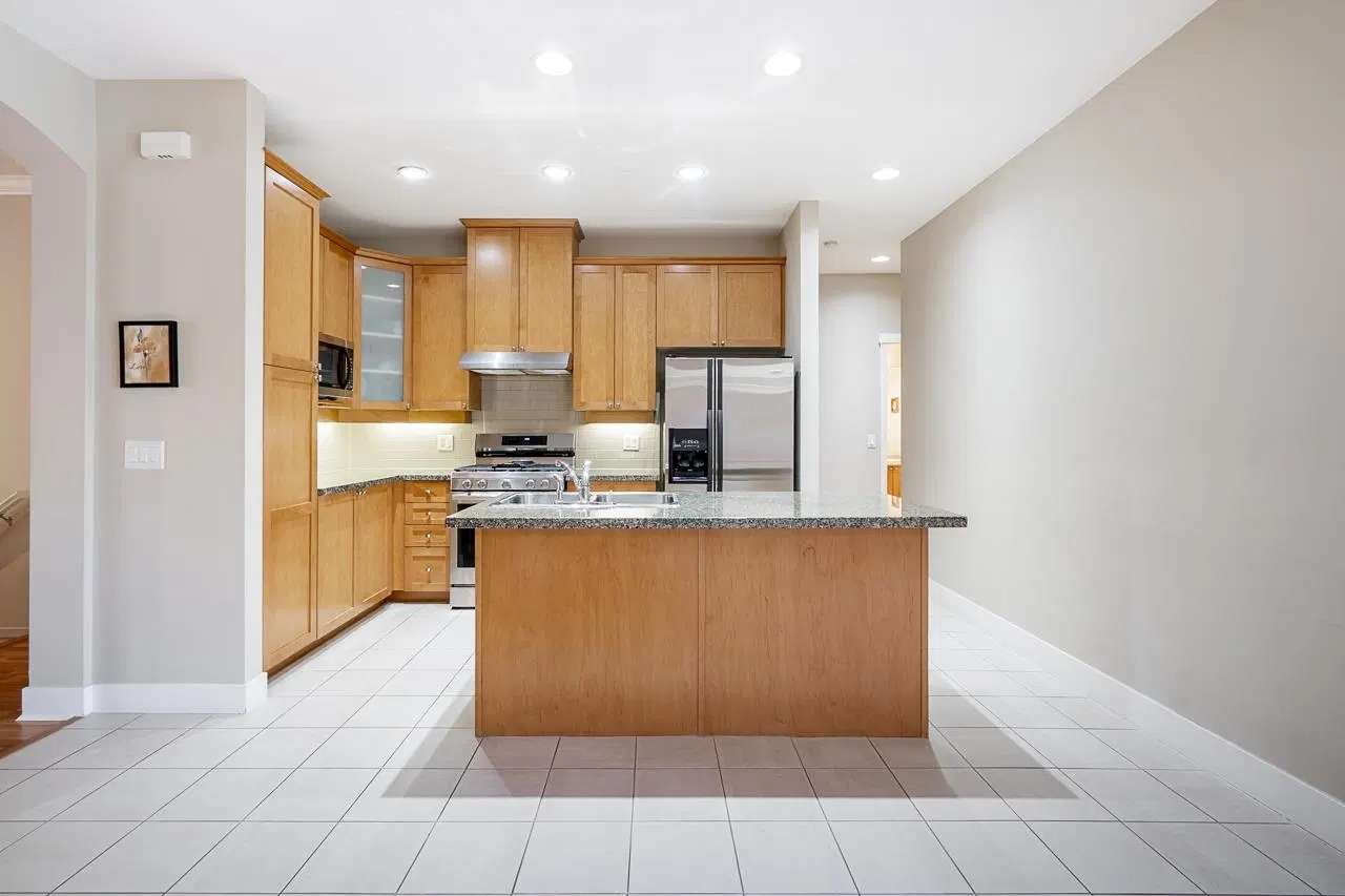 Photo 5 of 37 at #3 – 15425 Rosemary Heights Crescent