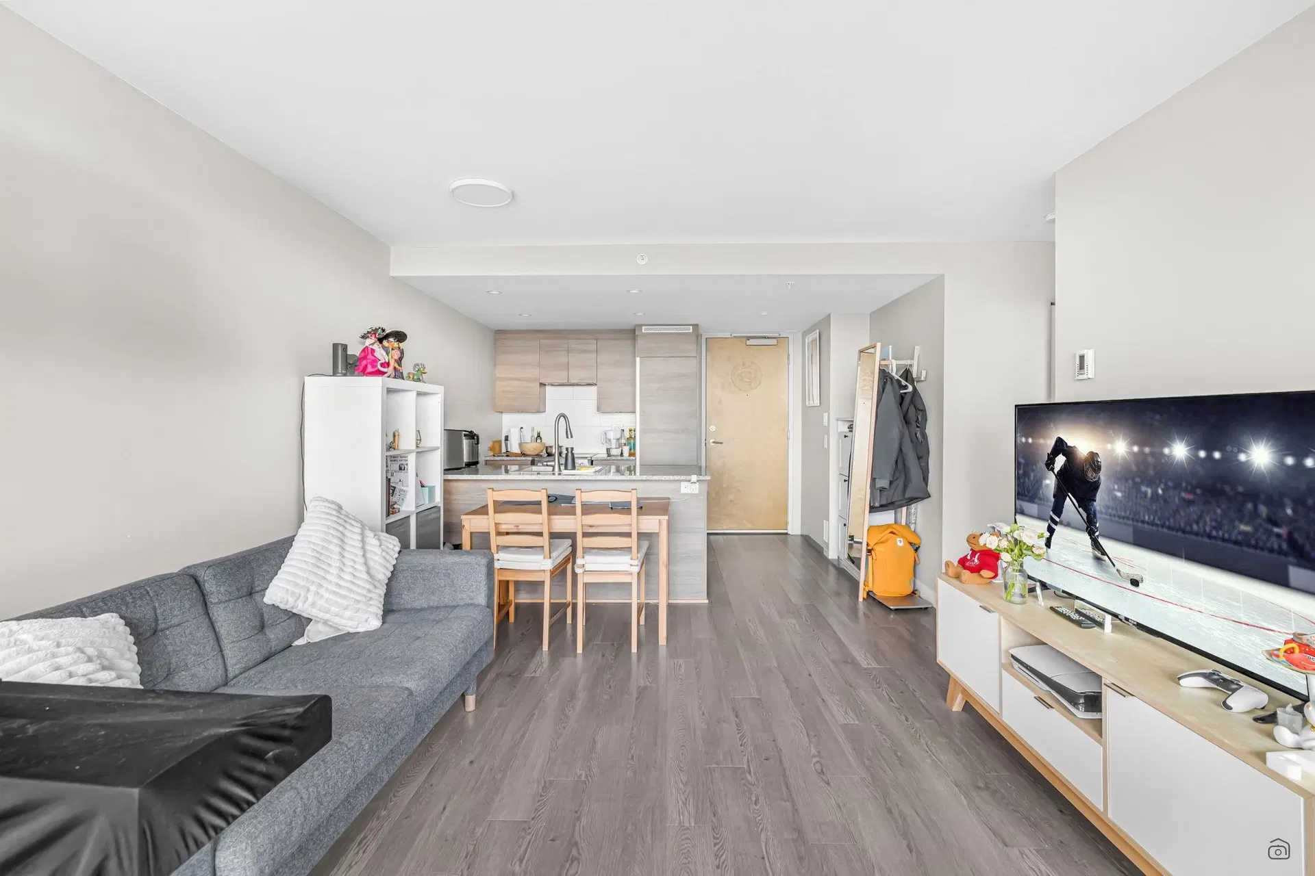 Photo 1 of 10 at #2605 – 488 SW Marine Drive