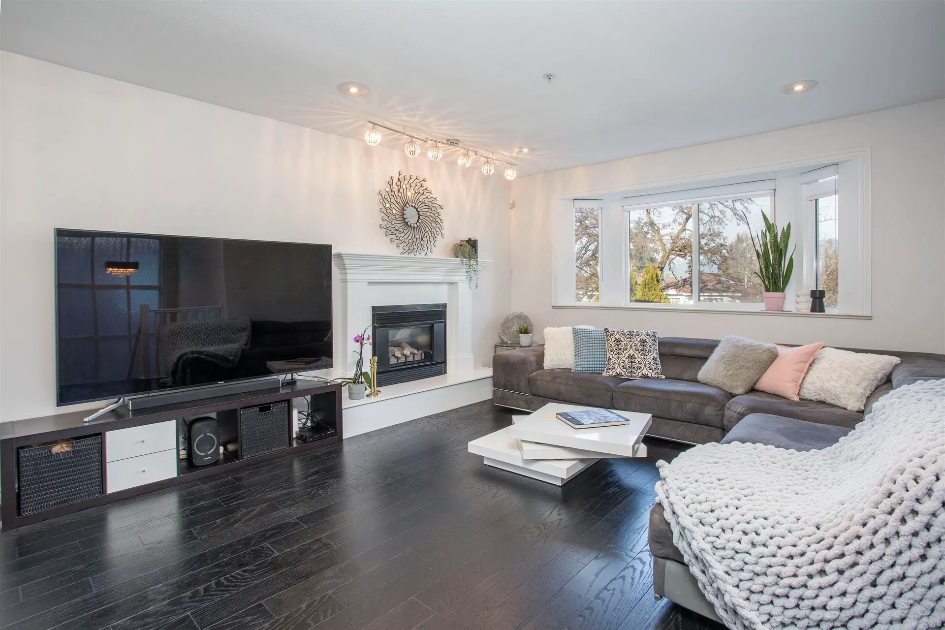 Photo 4 of 18 at 1278 E 13th Avenue