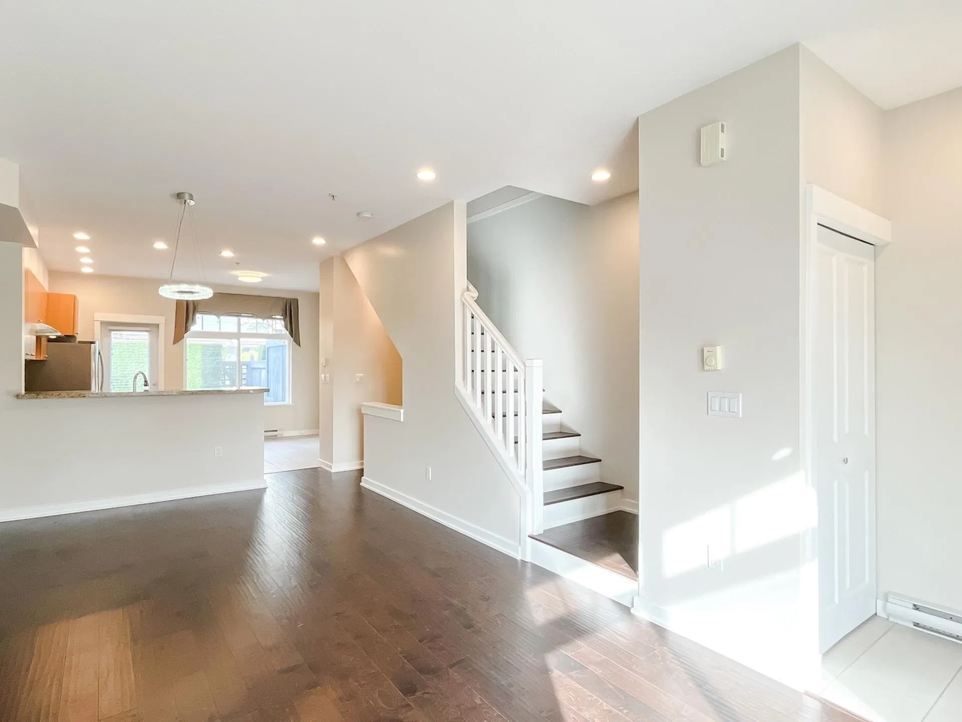 Photo 5 of 24 at 7425 Columbia Street