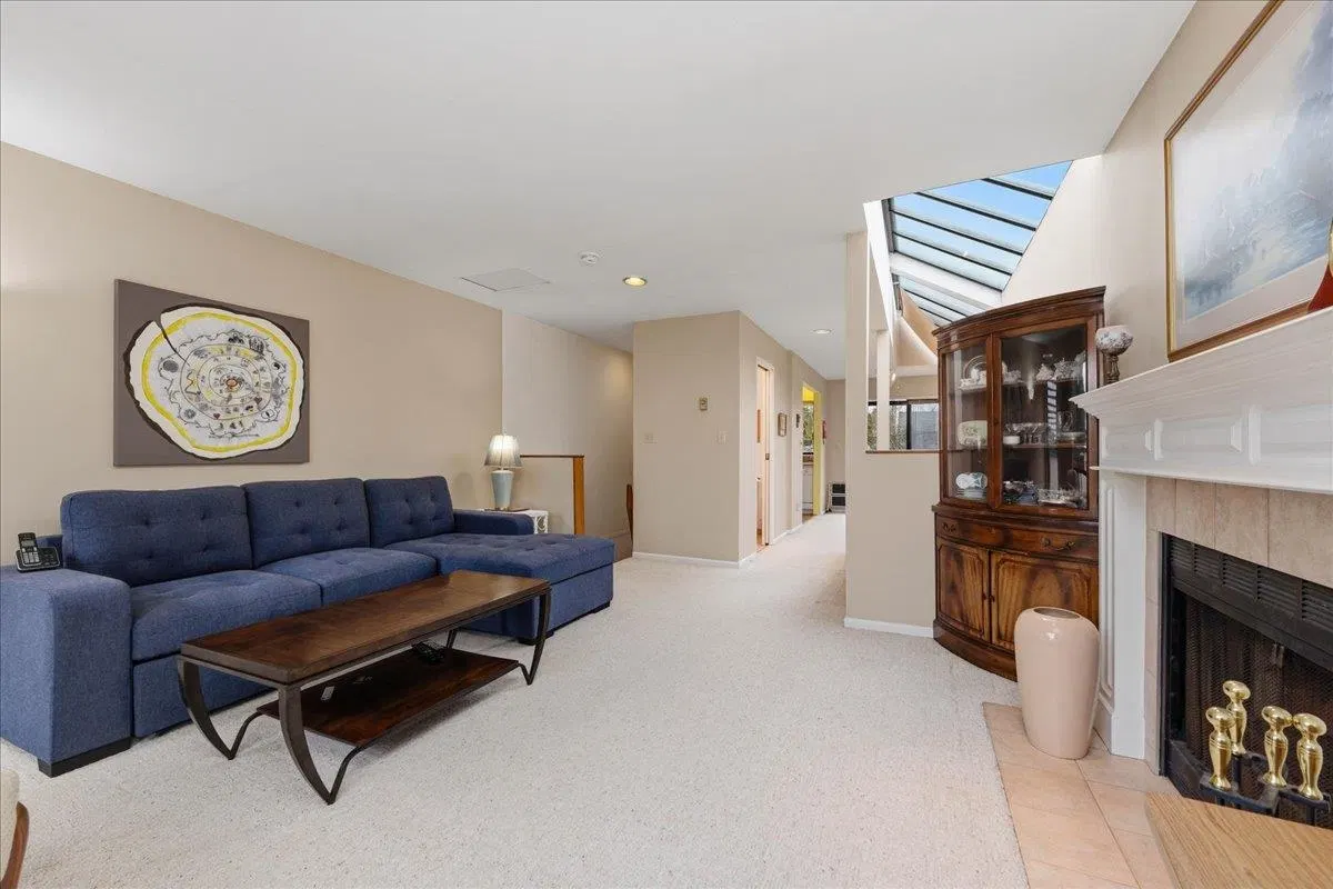 Photo 5 of 22 at #6 – 5730 Carnarvon Street