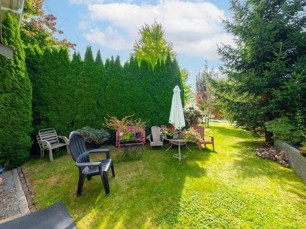 Photo 3 of 18 at 7385 115 Street