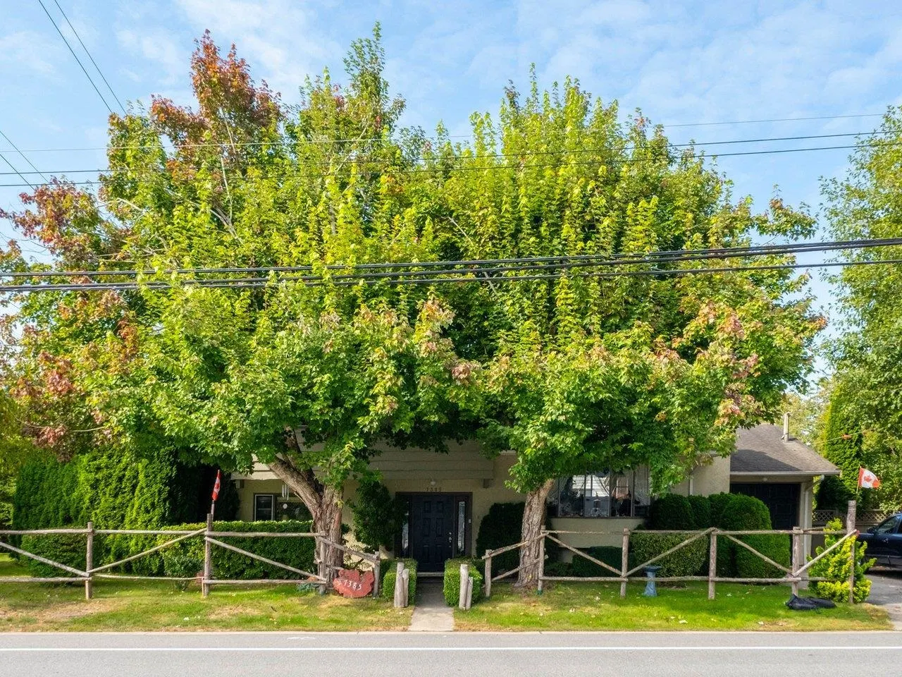 Photo 5 of 18 at 7385 115 Street