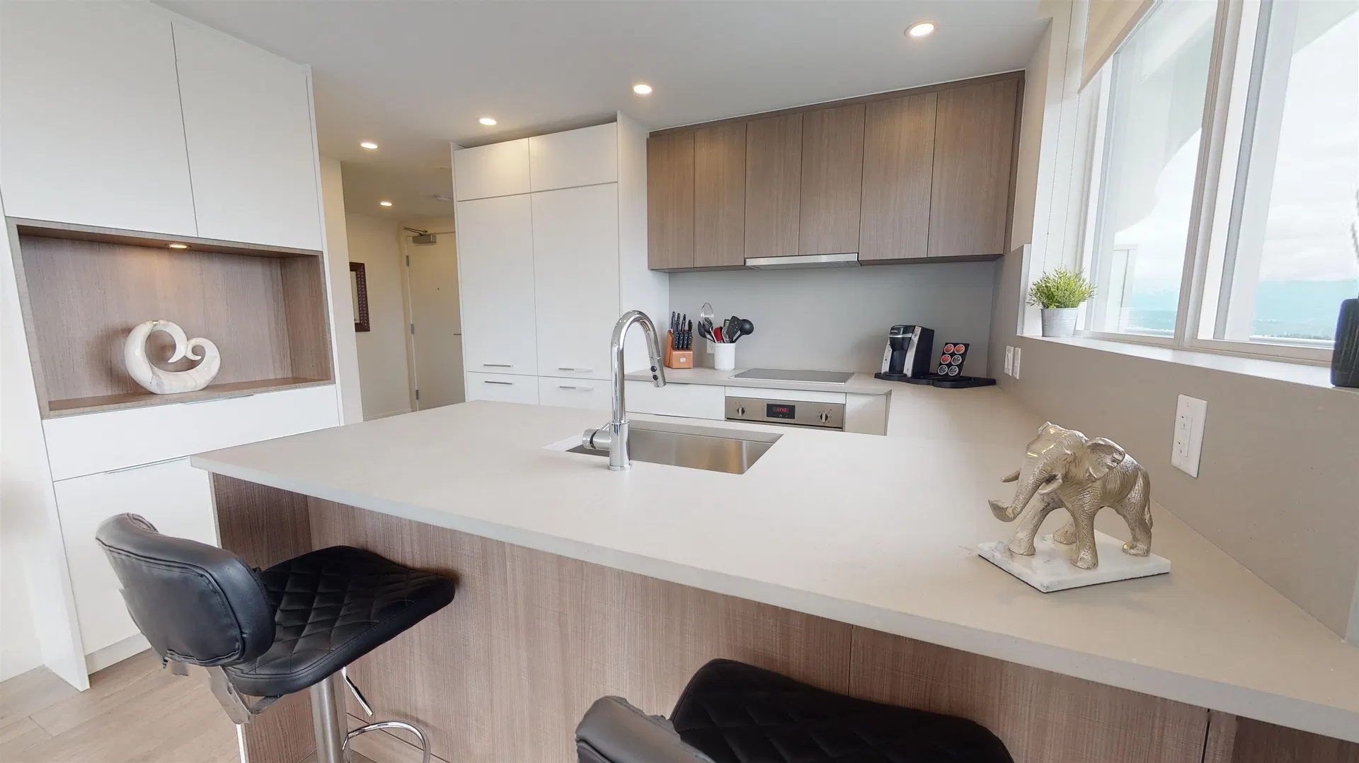 Photo 5 of 13 at #2405 – 13318 104th Avenue