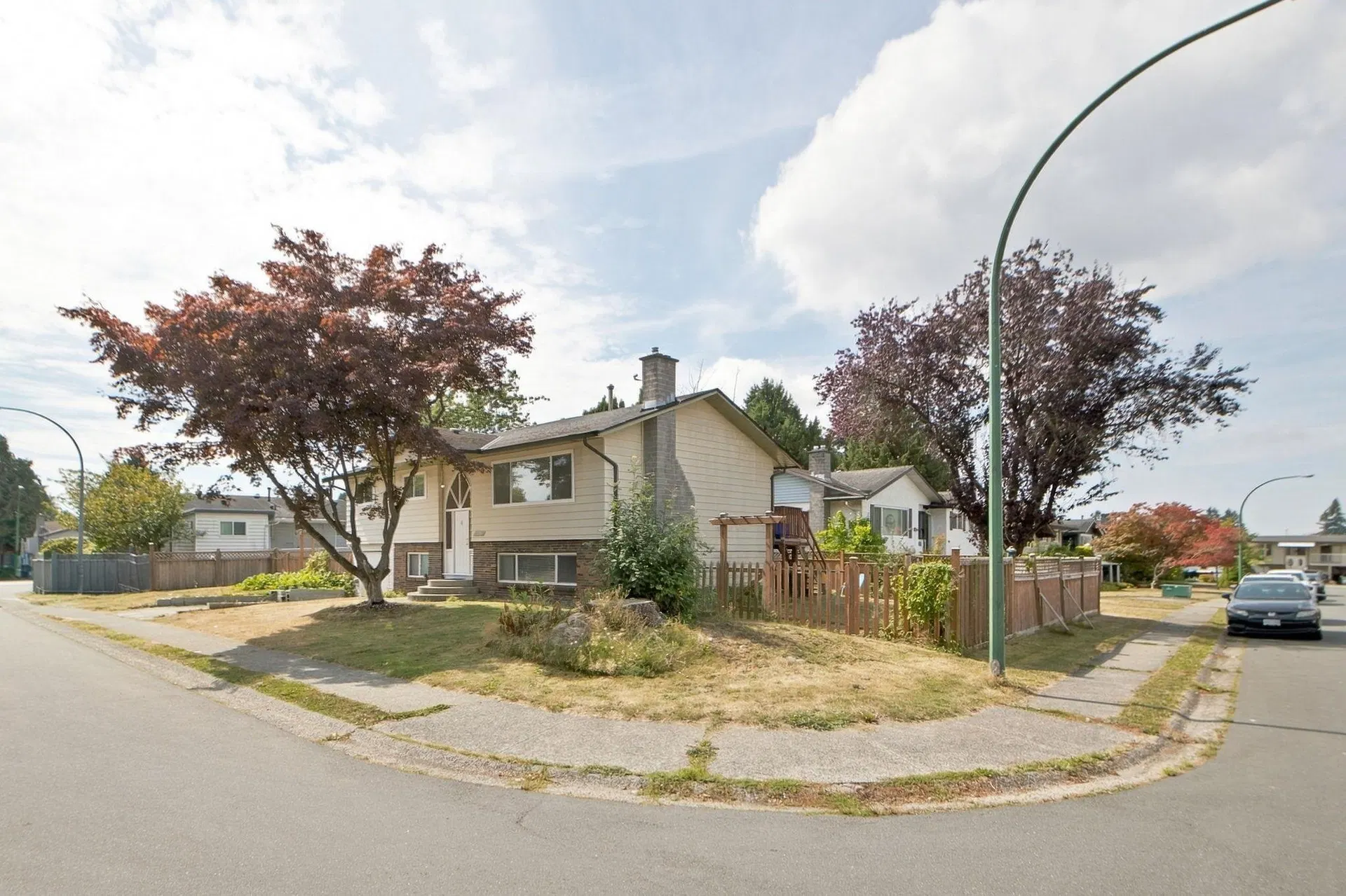 Photo 2 of 31 at 7567 114 Street