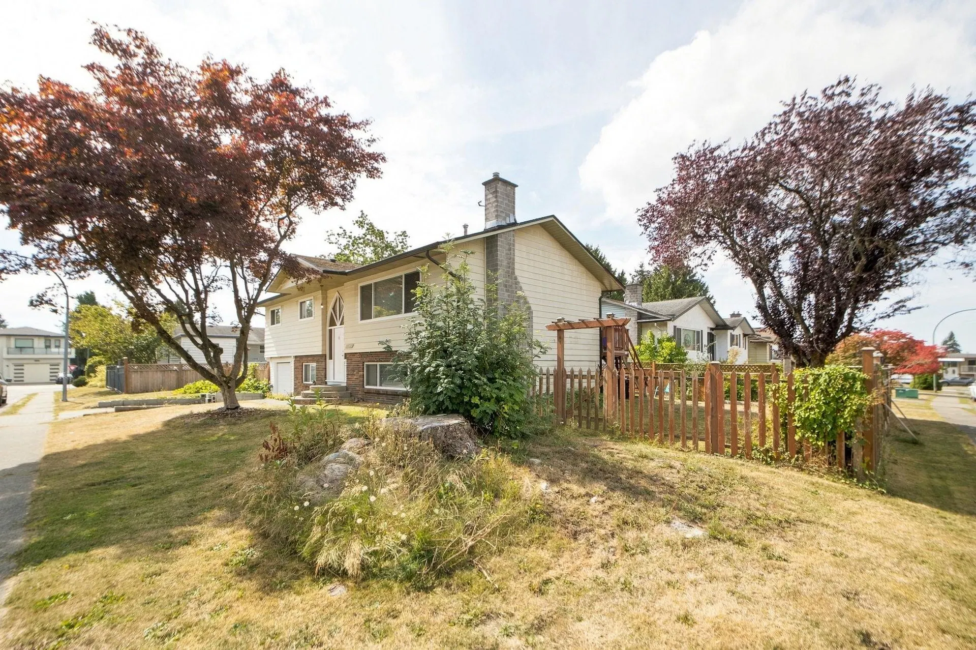 Photo 3 of 31 at 7567 114 Street