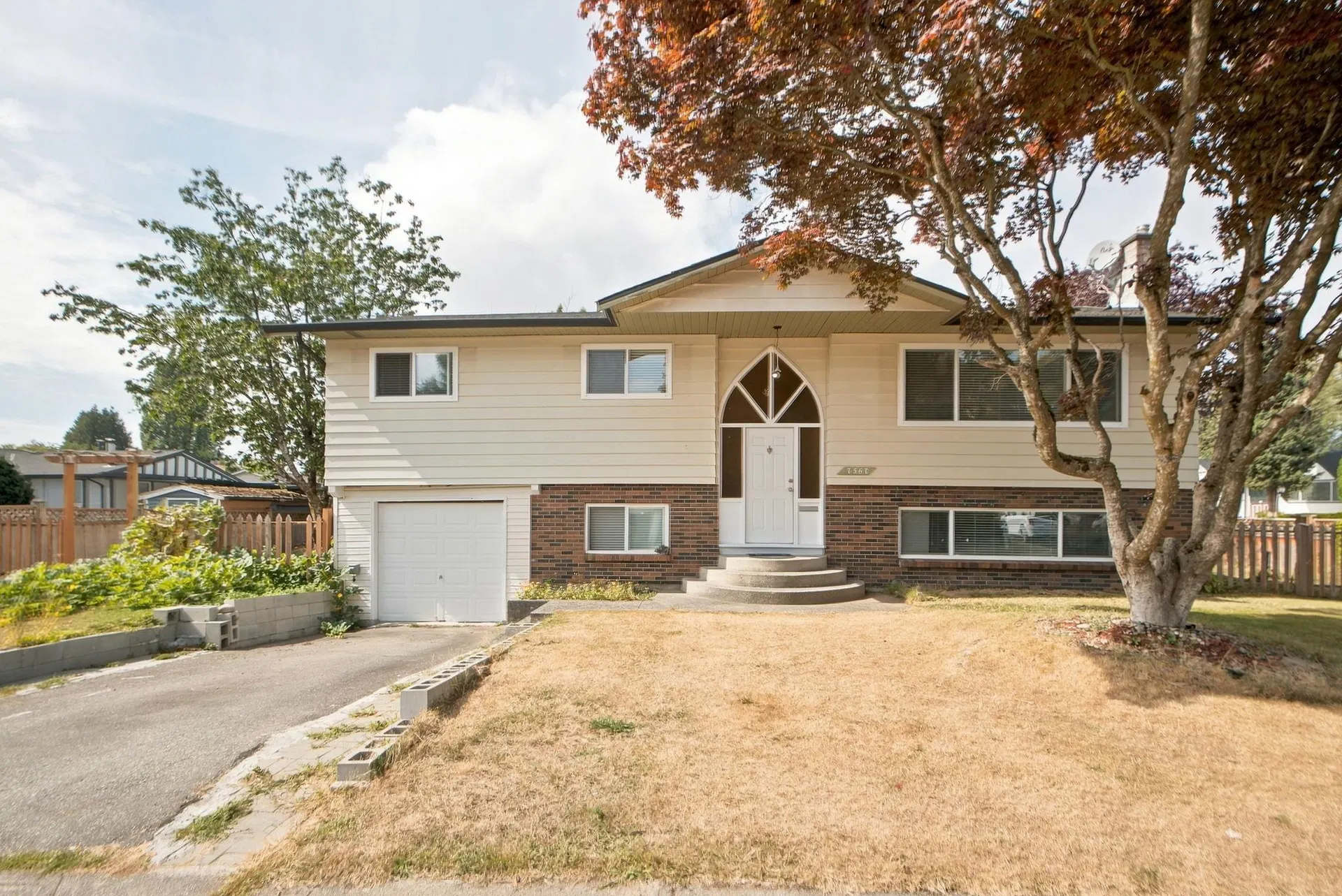 Photo 4 of 31 at 7567 114 Street