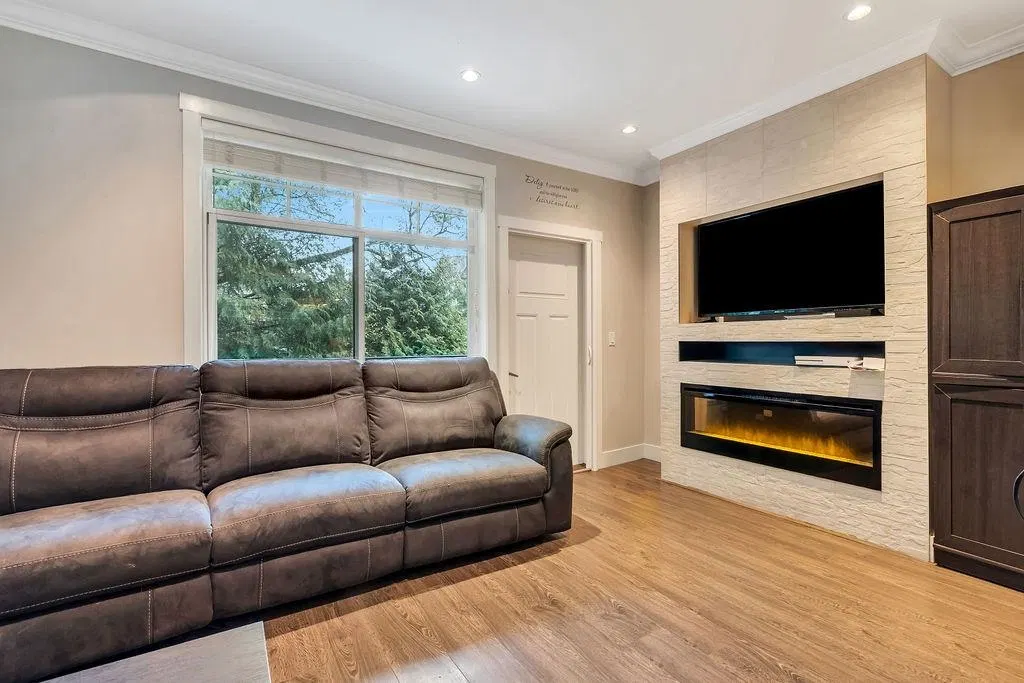 Photo 3 of 19 at #20 – 7090 180 Street