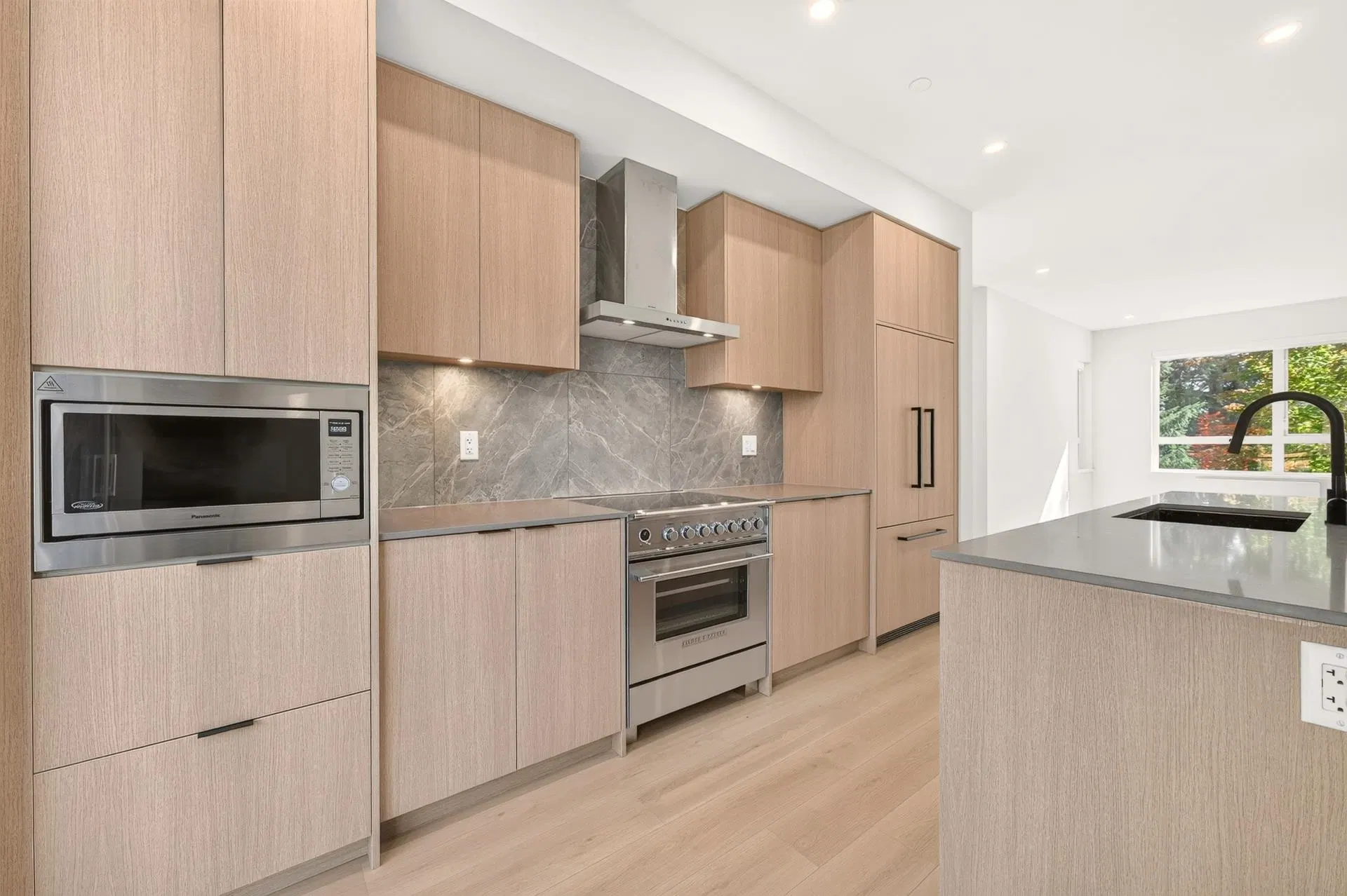 Photo 3 of 18 at #103 – 934 Lytton Street