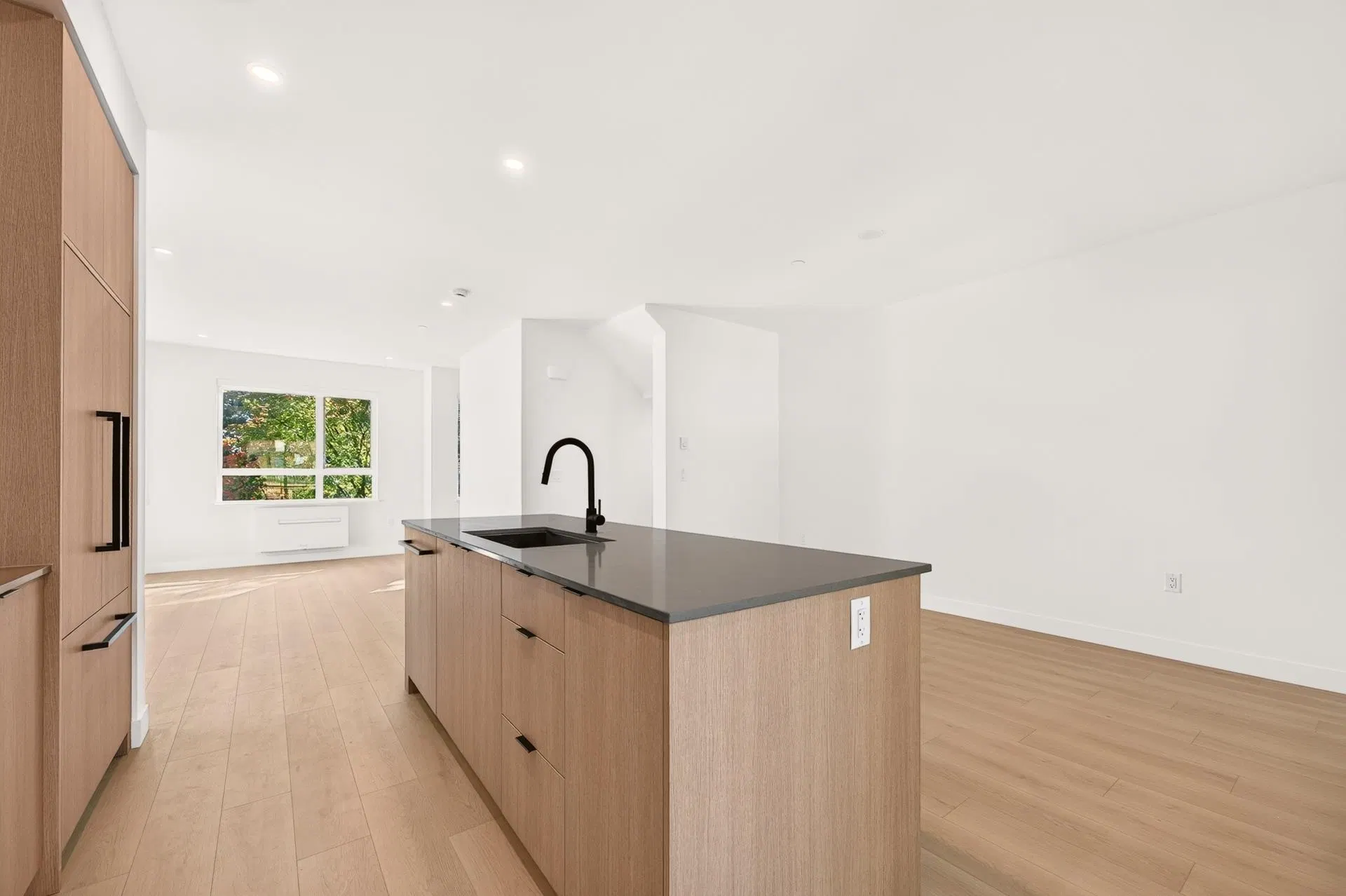 Photo 4 of 18 at #103 – 934 Lytton Street